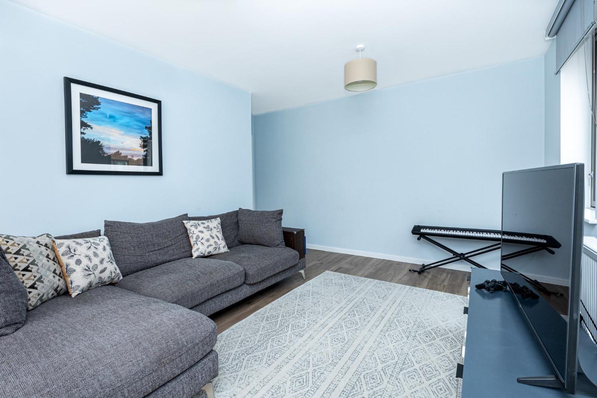 Apartment Modern 2br Wpatio & Free Parking, Canning Town