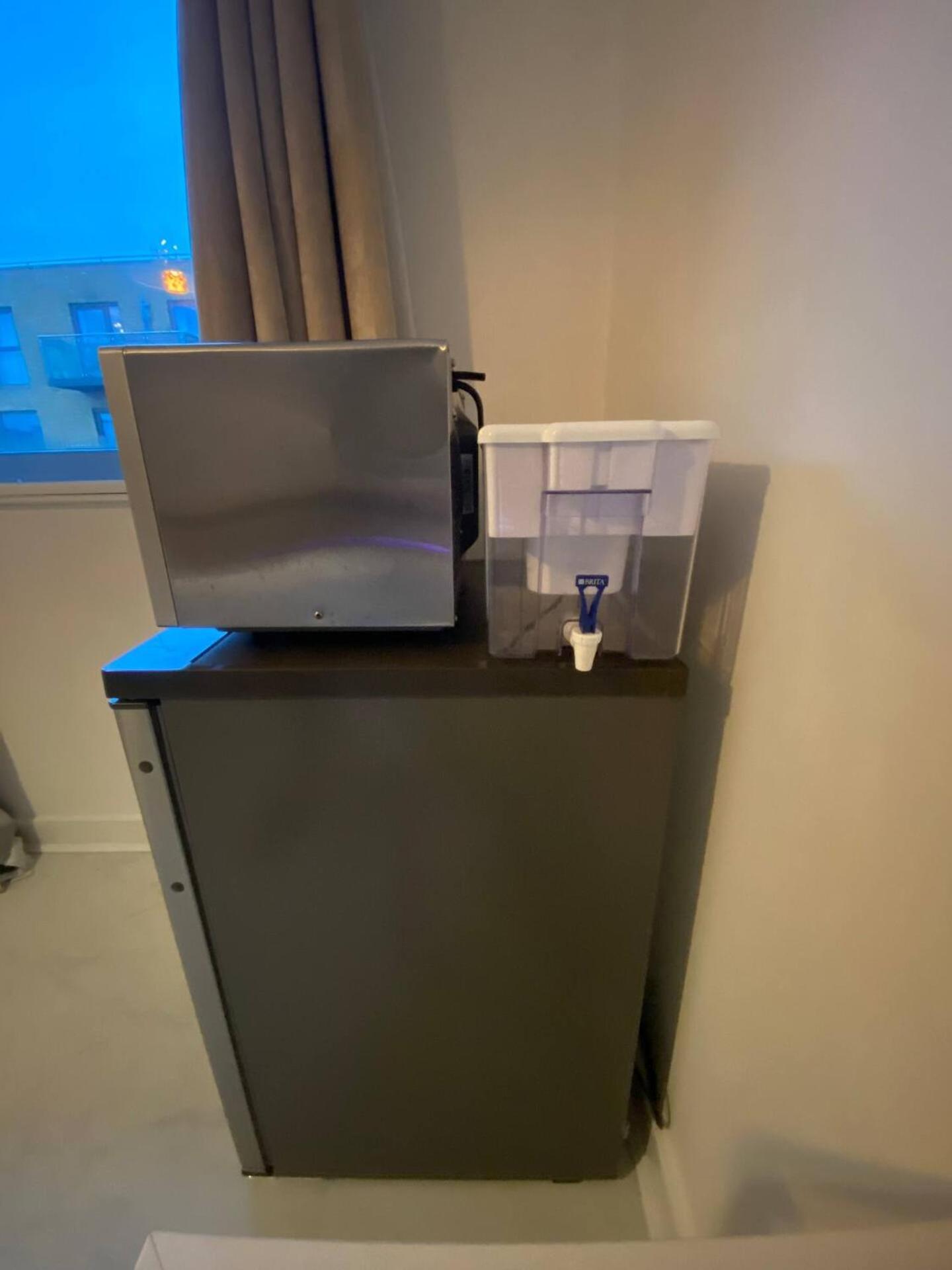 Privatunterkunft Xl Bright Room+parking+fridge+micro - 20min Bridge - 3 Min Walk To Train/bus Station