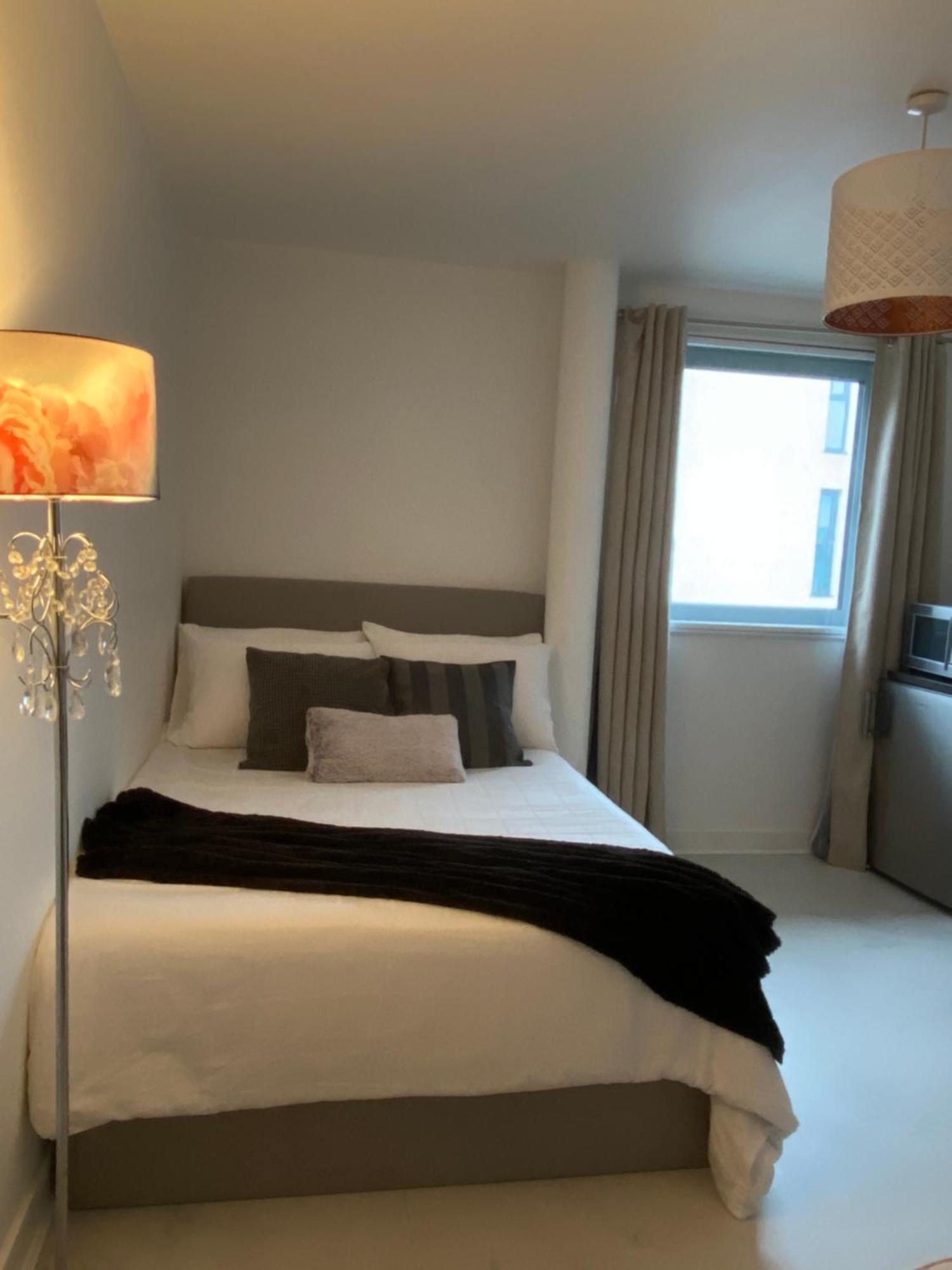 Privatunterkunft Xl Bright Room+parking+fridge+micro - 20min Bridge - 3 Min Walk To Train/bus Station *