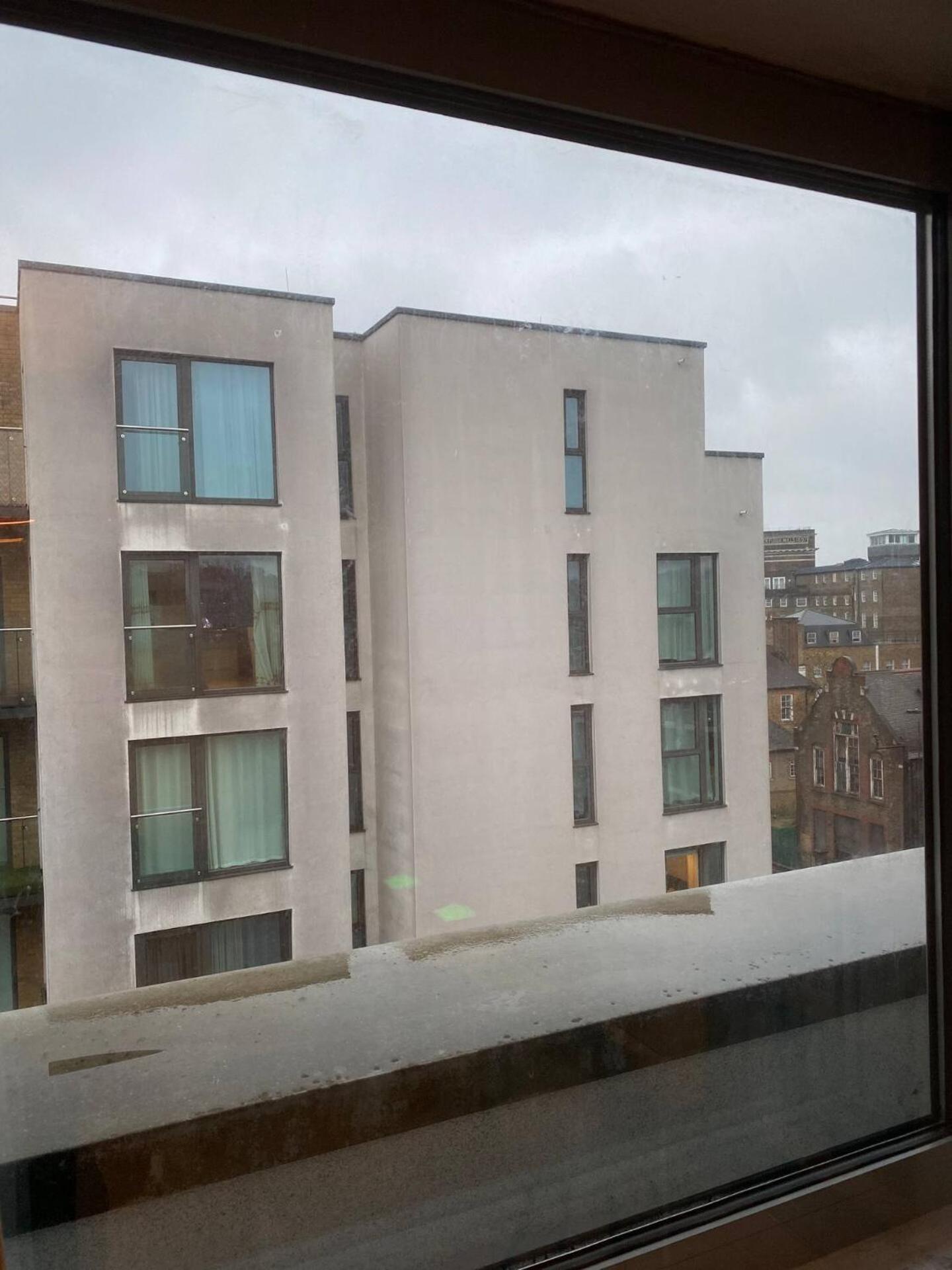 Xl Bright Room+parking+fridge+micro - 20min Bridge - 3 Min Walk To Train/bus Station Privatunterkunft *