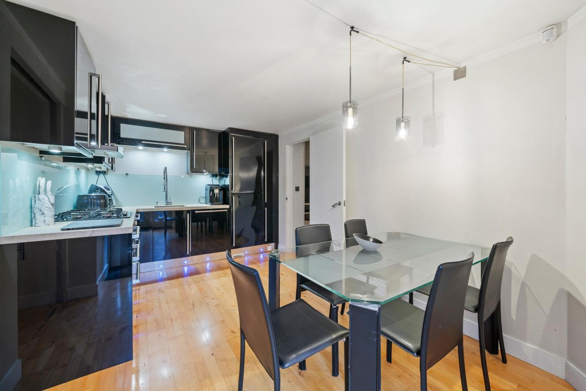 Glamorous 2br House, Outdoor Space & Free Parking * Londen
