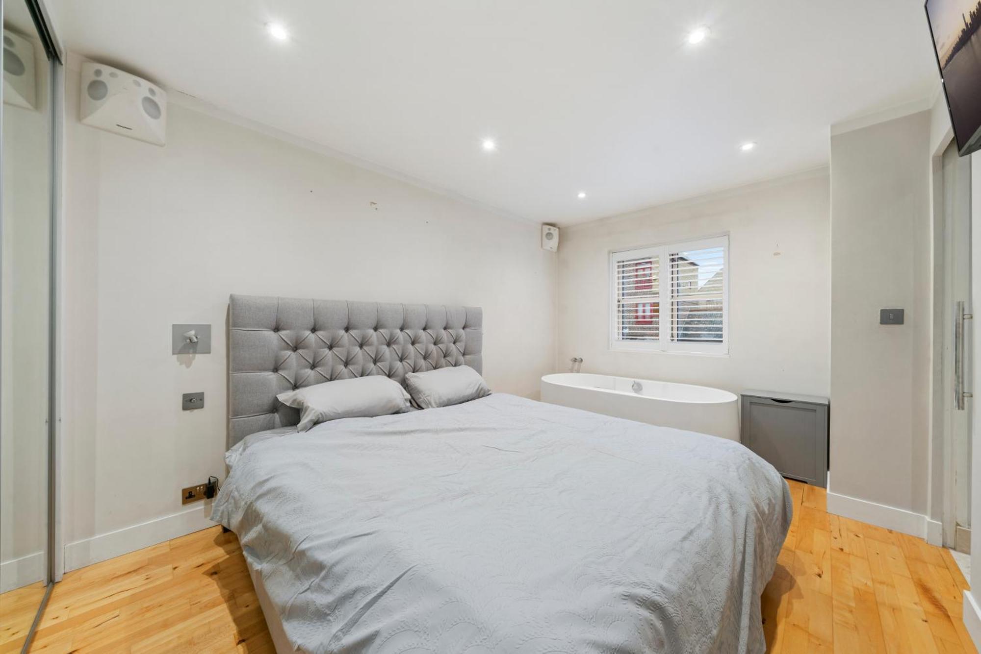 Lejlighed Glamorous 2br House, Outdoor Space & Free Parking