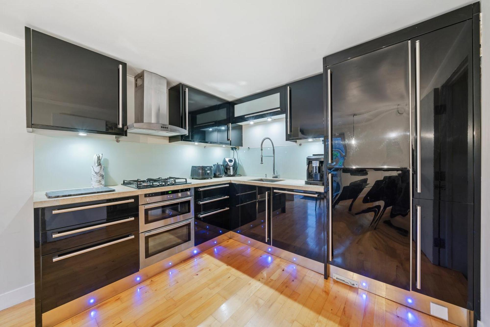 Glamorous 2br House, Outdoor Space & Free Parking * Londen