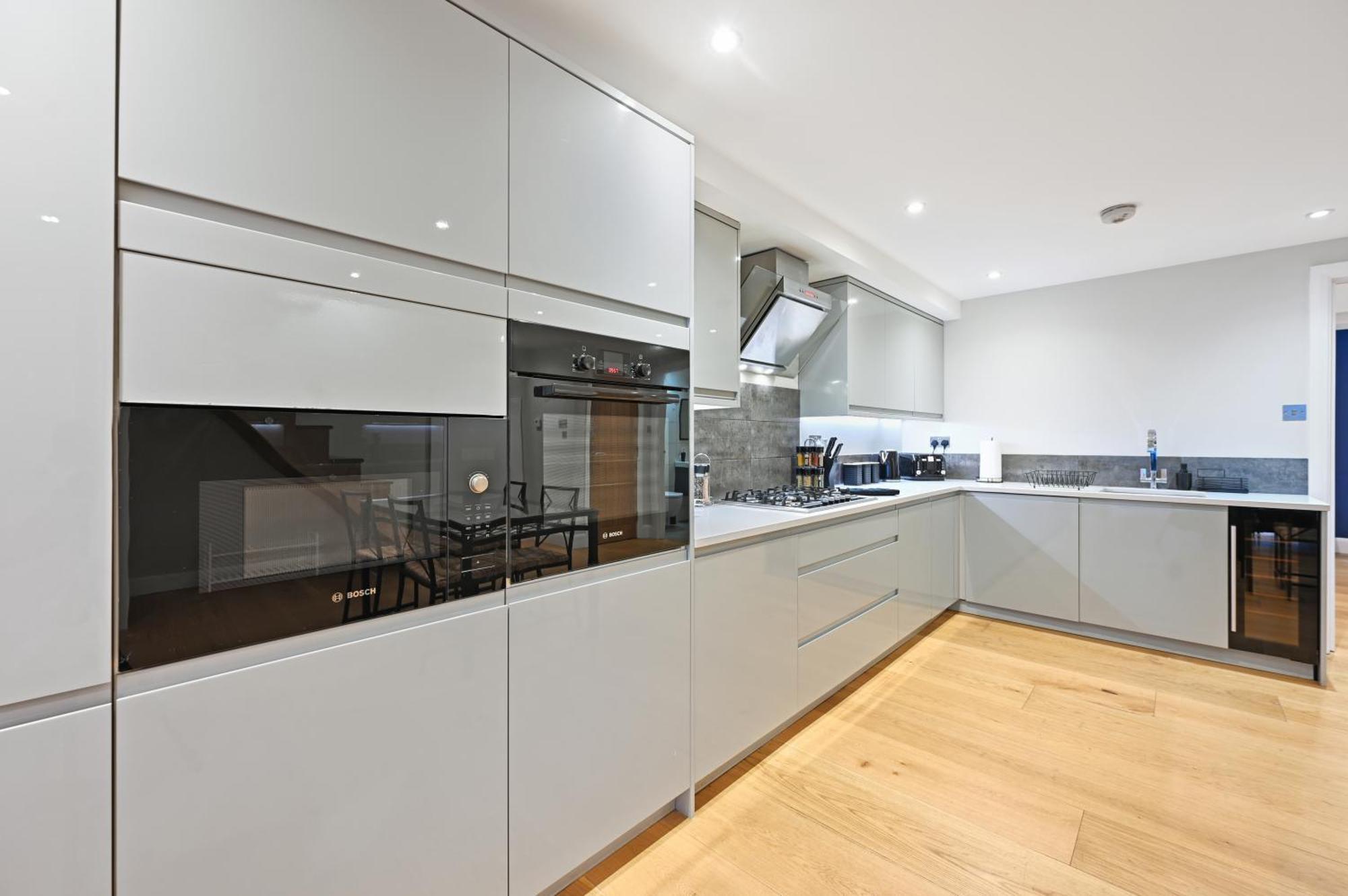 Stunning 2 Bed Basement Flat In Hammersmith Appartamento