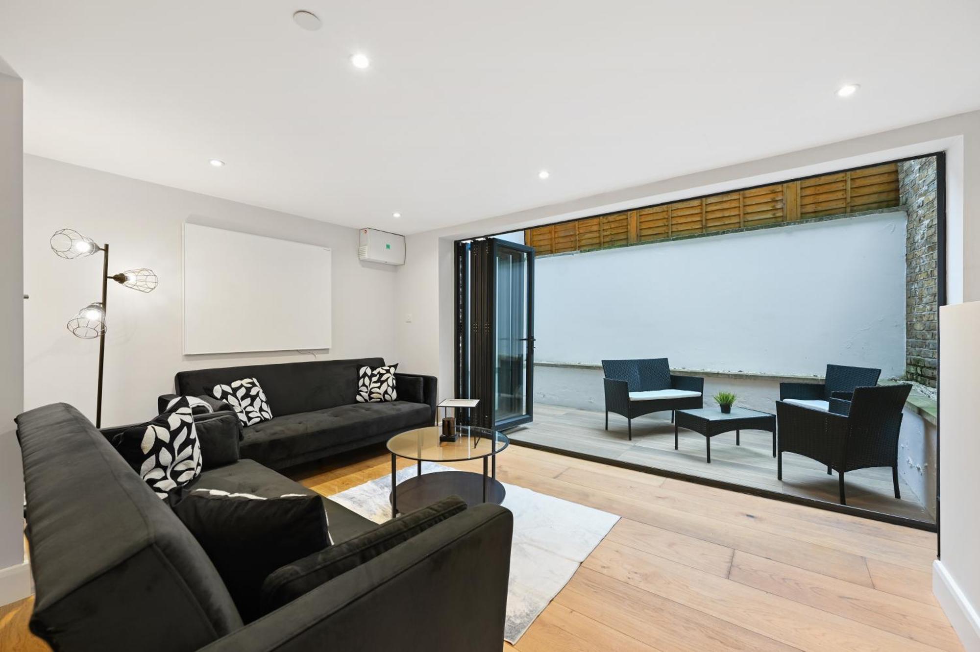 Appartamento Stunning 2 Bed Basement Flat In Hammersmith *