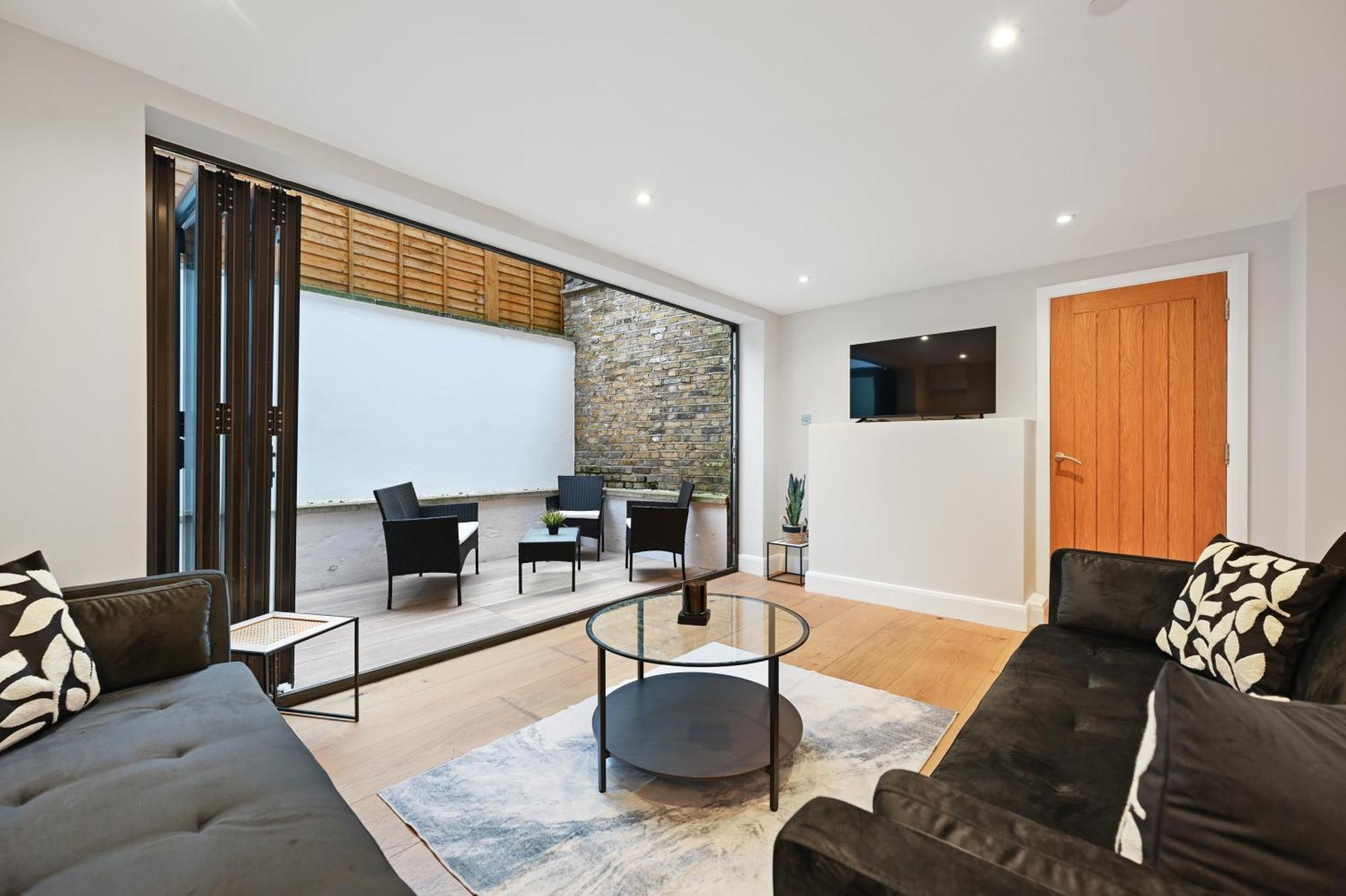 Stunning 2 Bed Basement Flat In Hammersmith Appartamento *