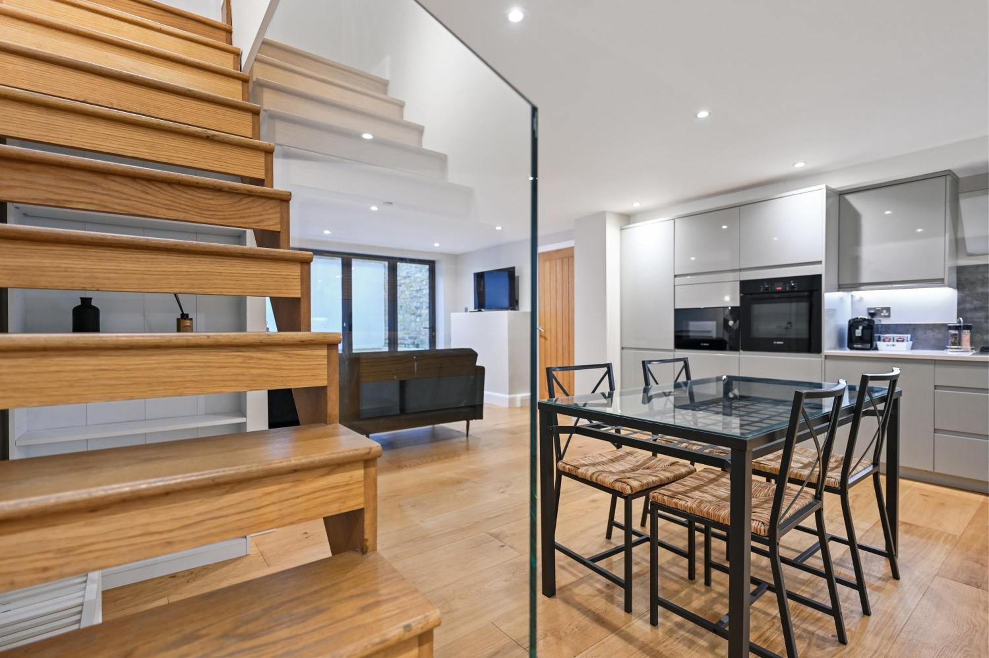 Stunning 2 Bed Basement Flat In Hammersmith Londra