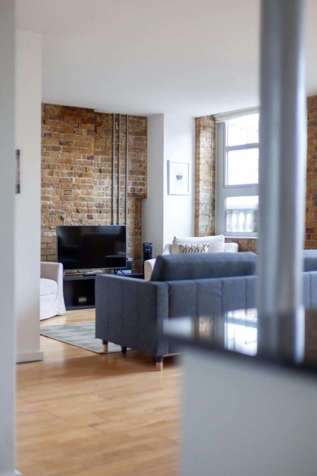 Elegance & Chic Design - 2-bedroom Haven Appartamento *