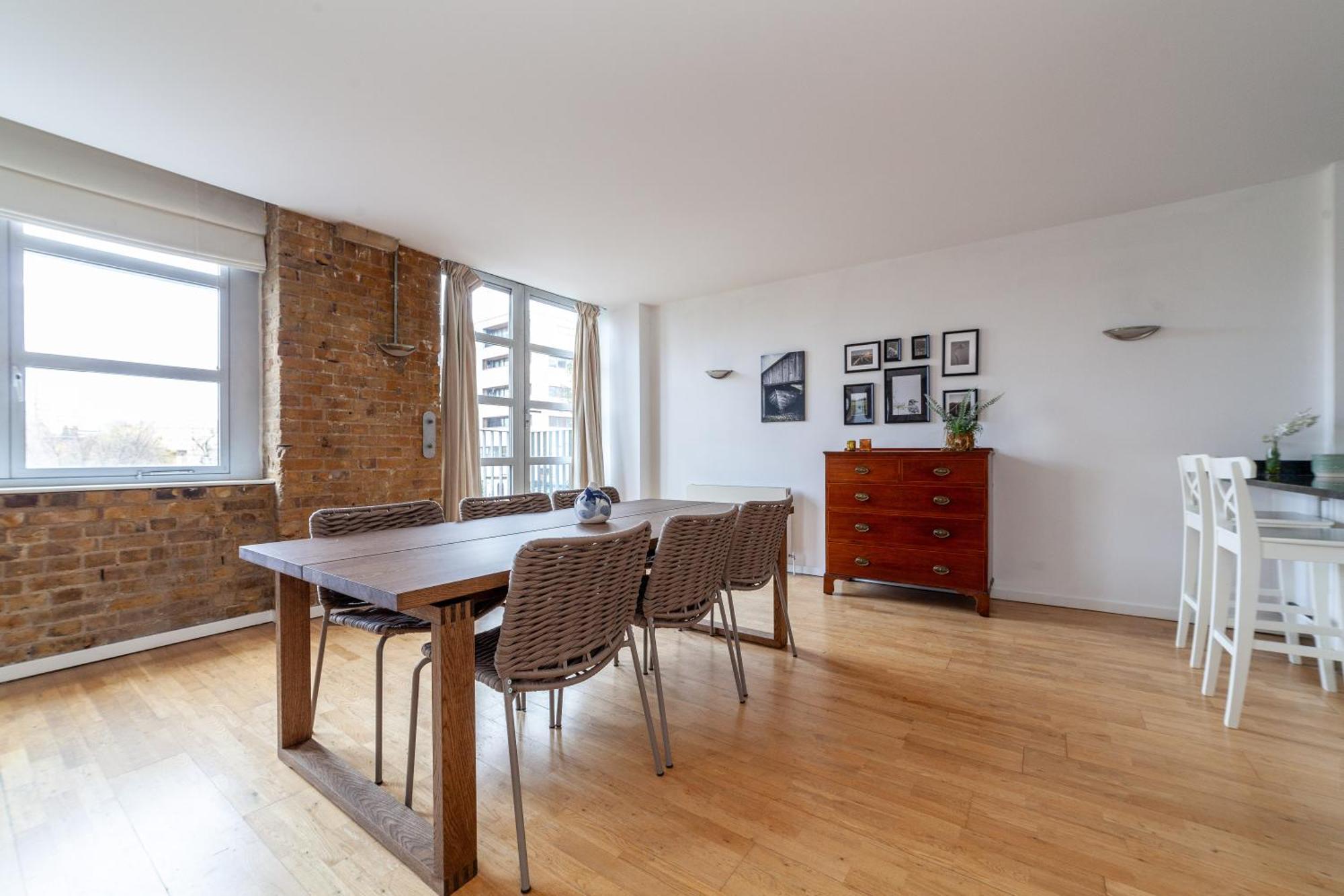 Elegance & Chic Design - 2-bedroom Haven Londra