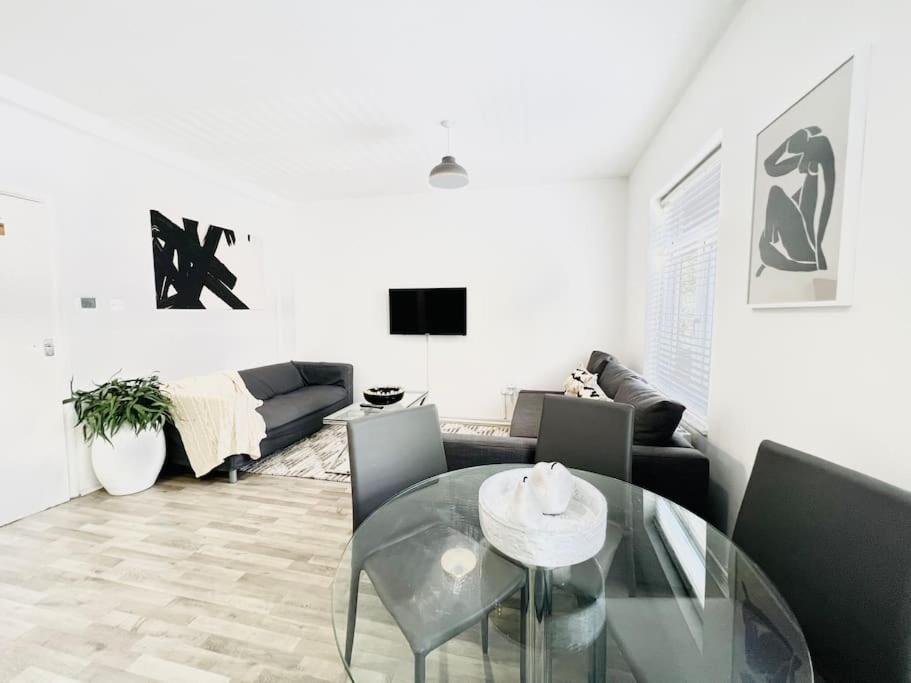 2 Bed Apartment- Finsbury Park Station C Apartment