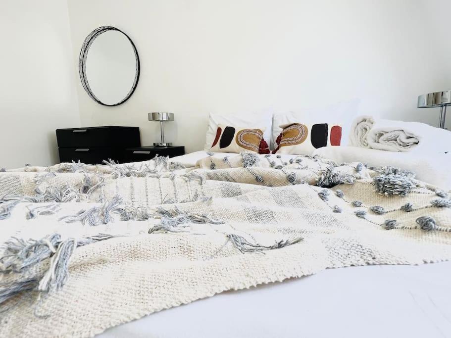 Appartamento 2 Bed Apartment- Finsbury Park Station C Londra