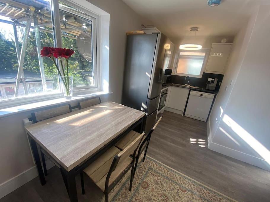 New! Brand New Beautiful Modern Londra