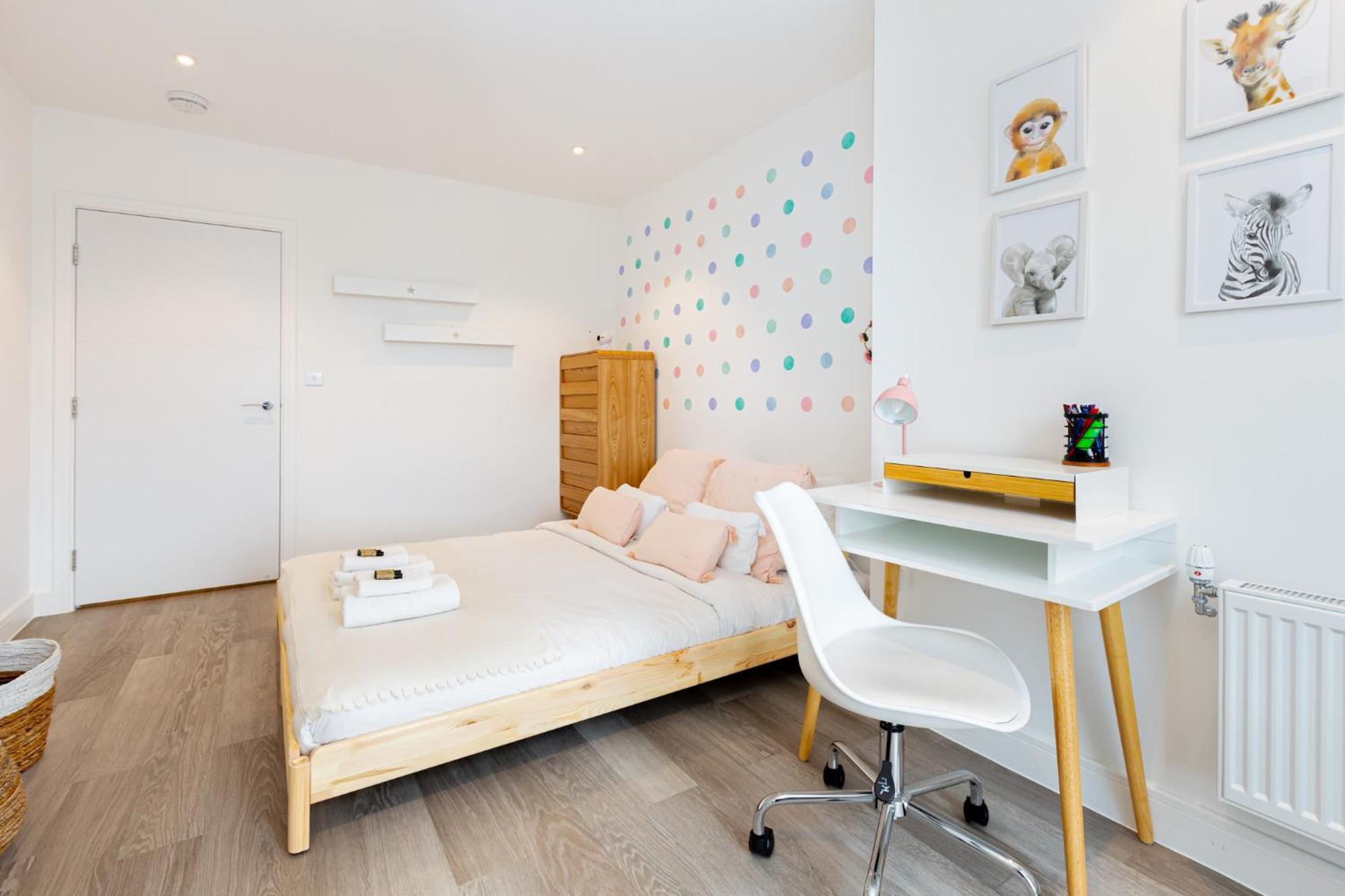 Modern New 2br Wviews & Balcony In Wandsworth Leilighet