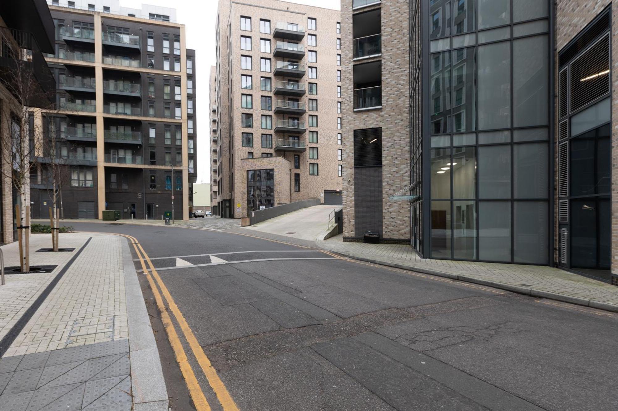 Modern New 2br Wviews & Balcony In Wandsworth Londra