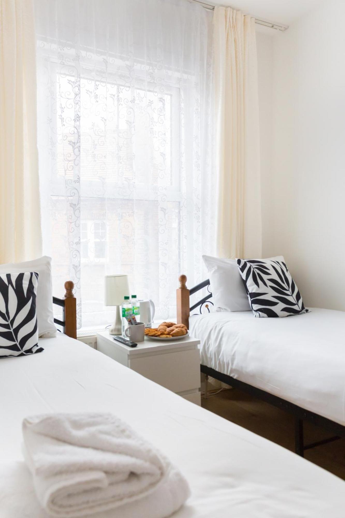 Casa vacanze Wood Budget - Next To Mall & Metro Station - 10 Min To Center