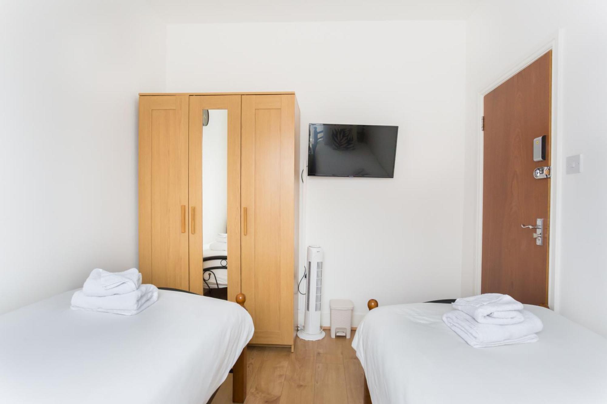 Casa vacanze Wood Budget - Next To Mall & Metro Station - 10 Min To Center Londra
