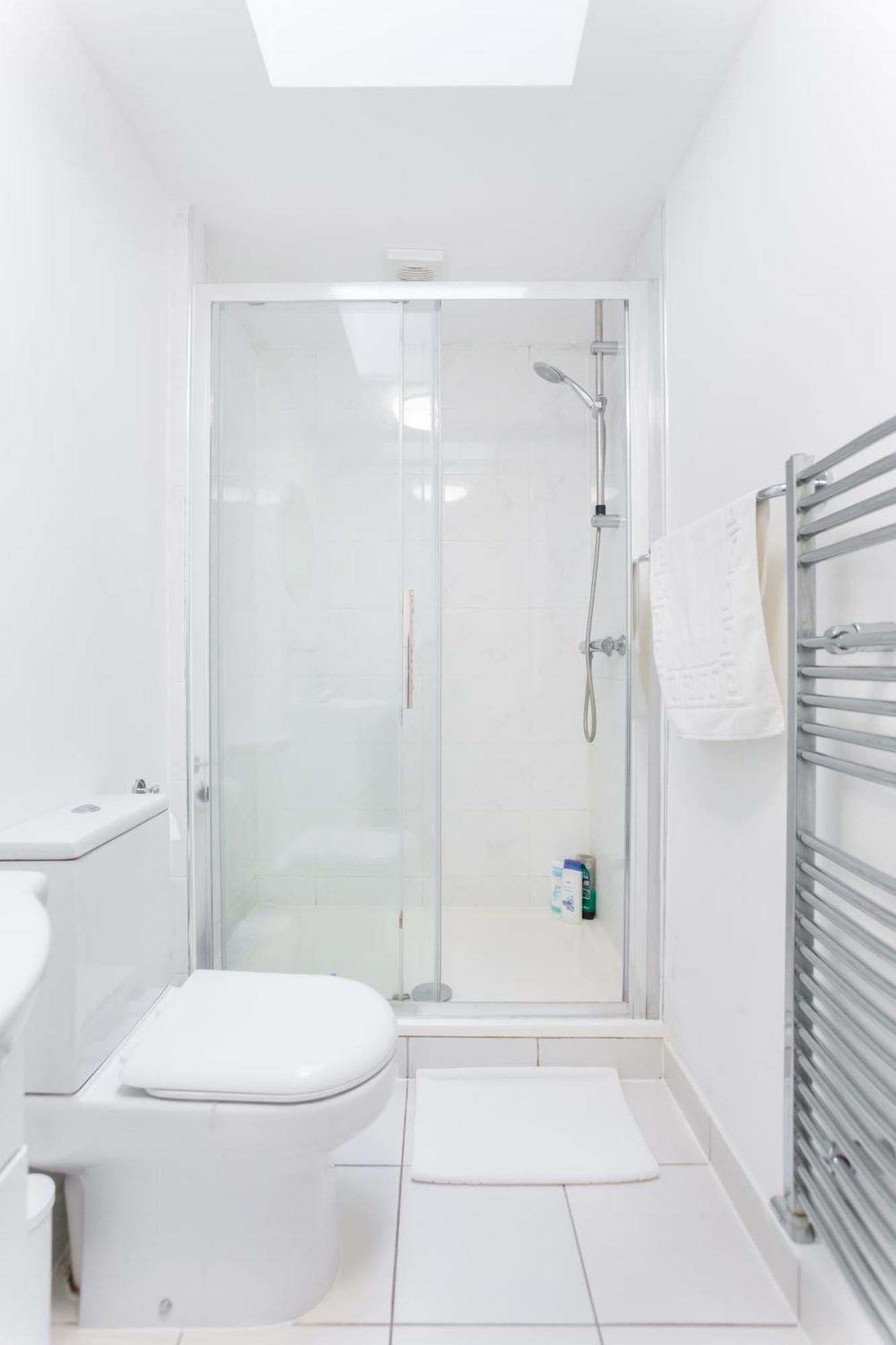 Casa vacanze Wood Budget - Next To Mall & Metro Station - 10 Min To Center *