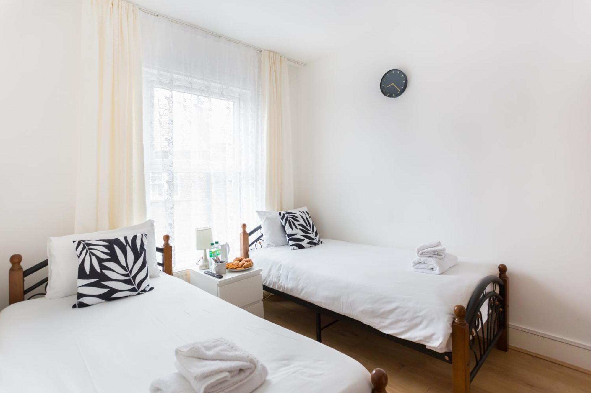 Wood Budget - Next To Mall & Metro Station - 10 Min To Center * Londra