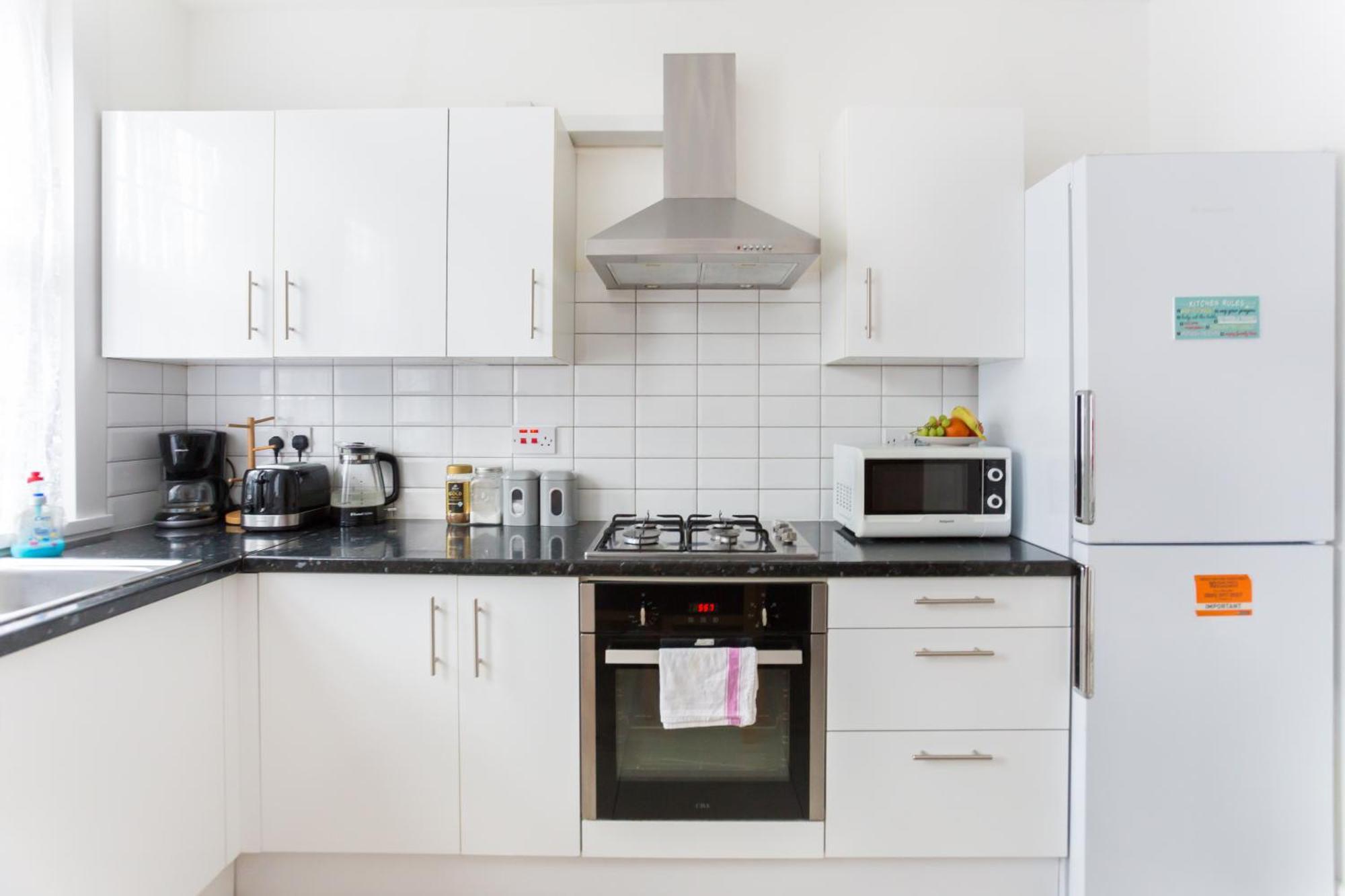 Casa vacanze Wood Budget - Next To Mall & Metro Station - 10 Min To Center