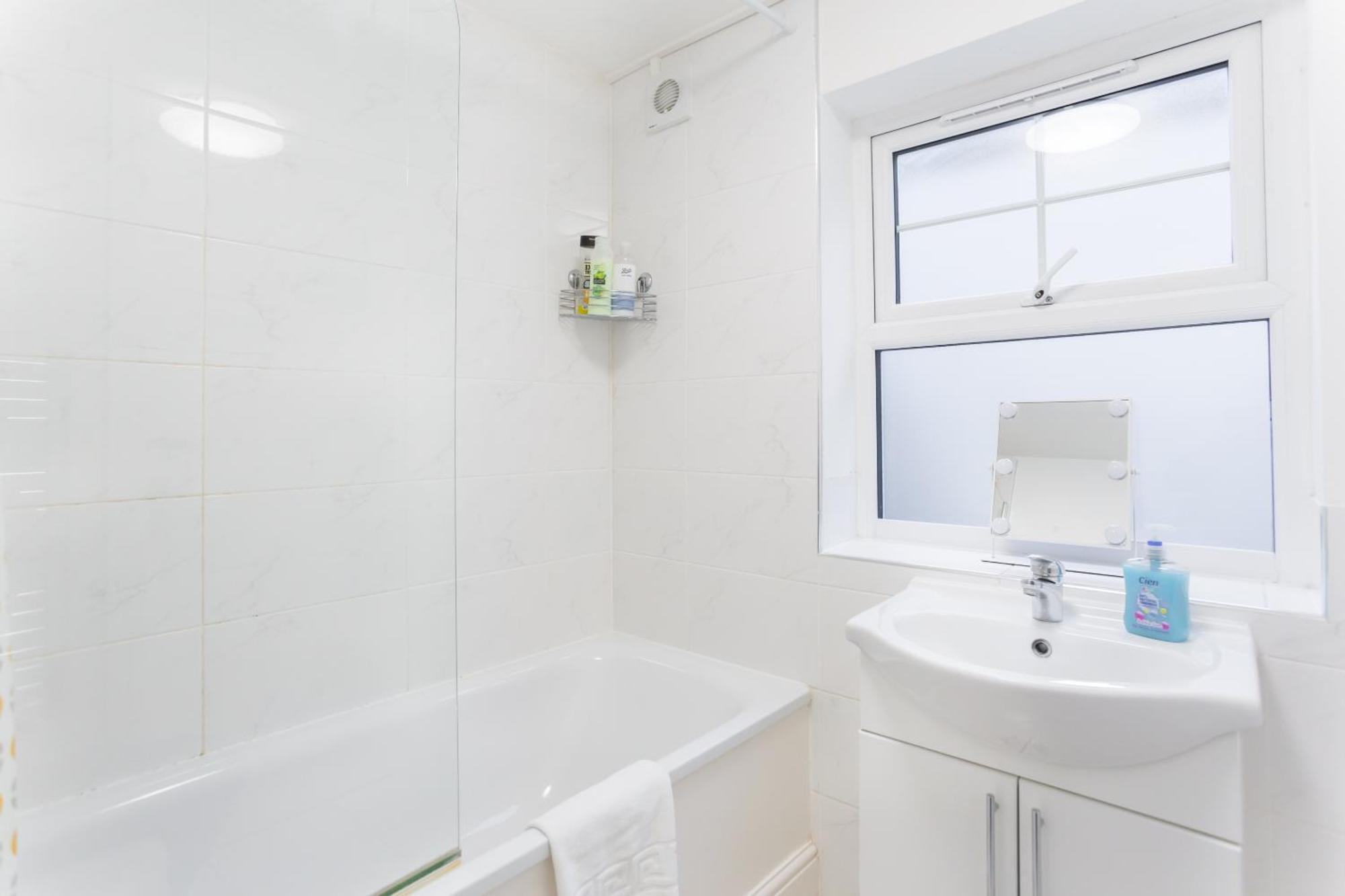Wood Budget - Next To Mall & Metro Station - 10 Min To Center Casa vacanze
