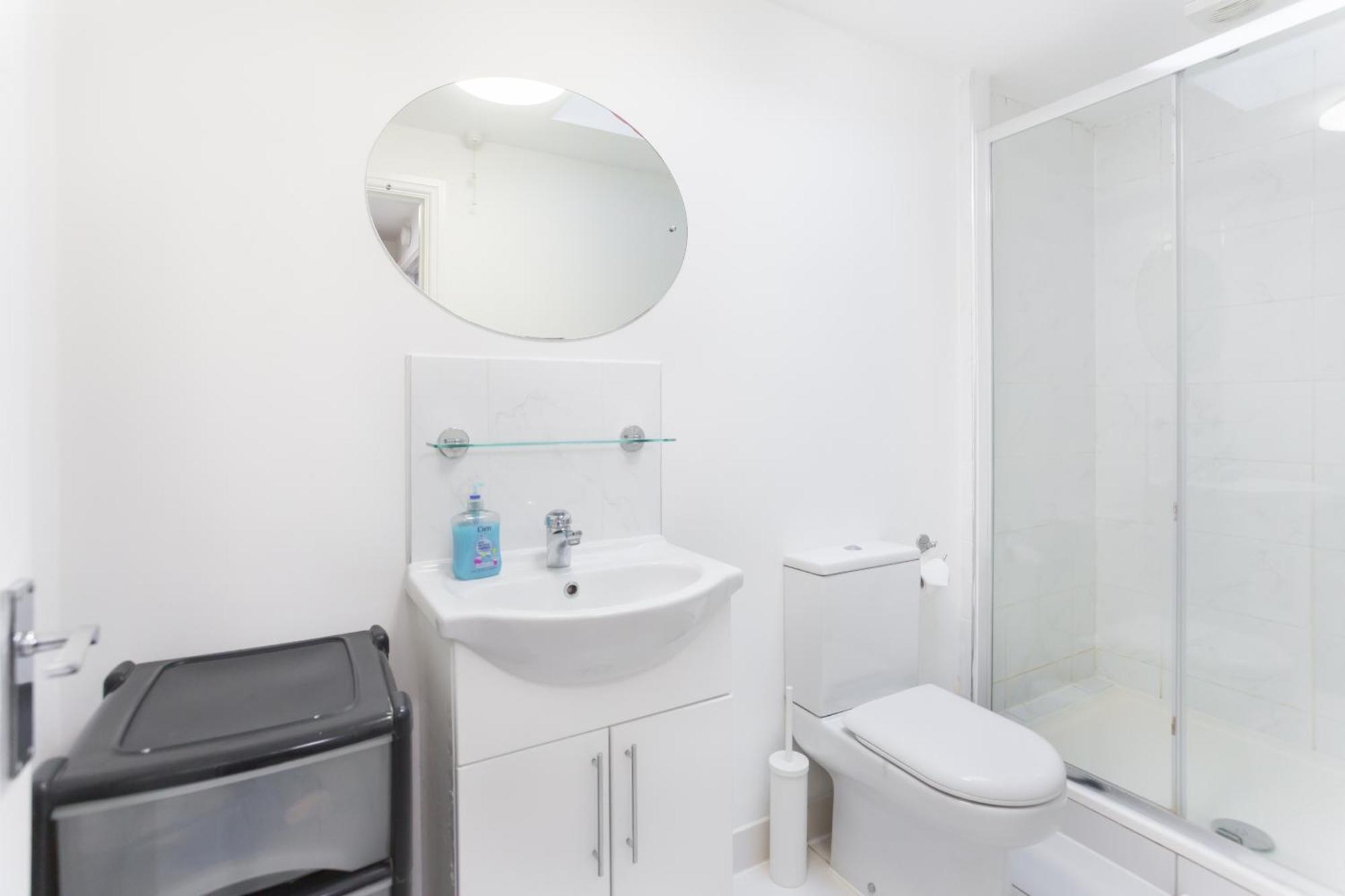 Casa vacanze Wood Budget - Next To Mall & Metro Station - 10 Min To Center Londra