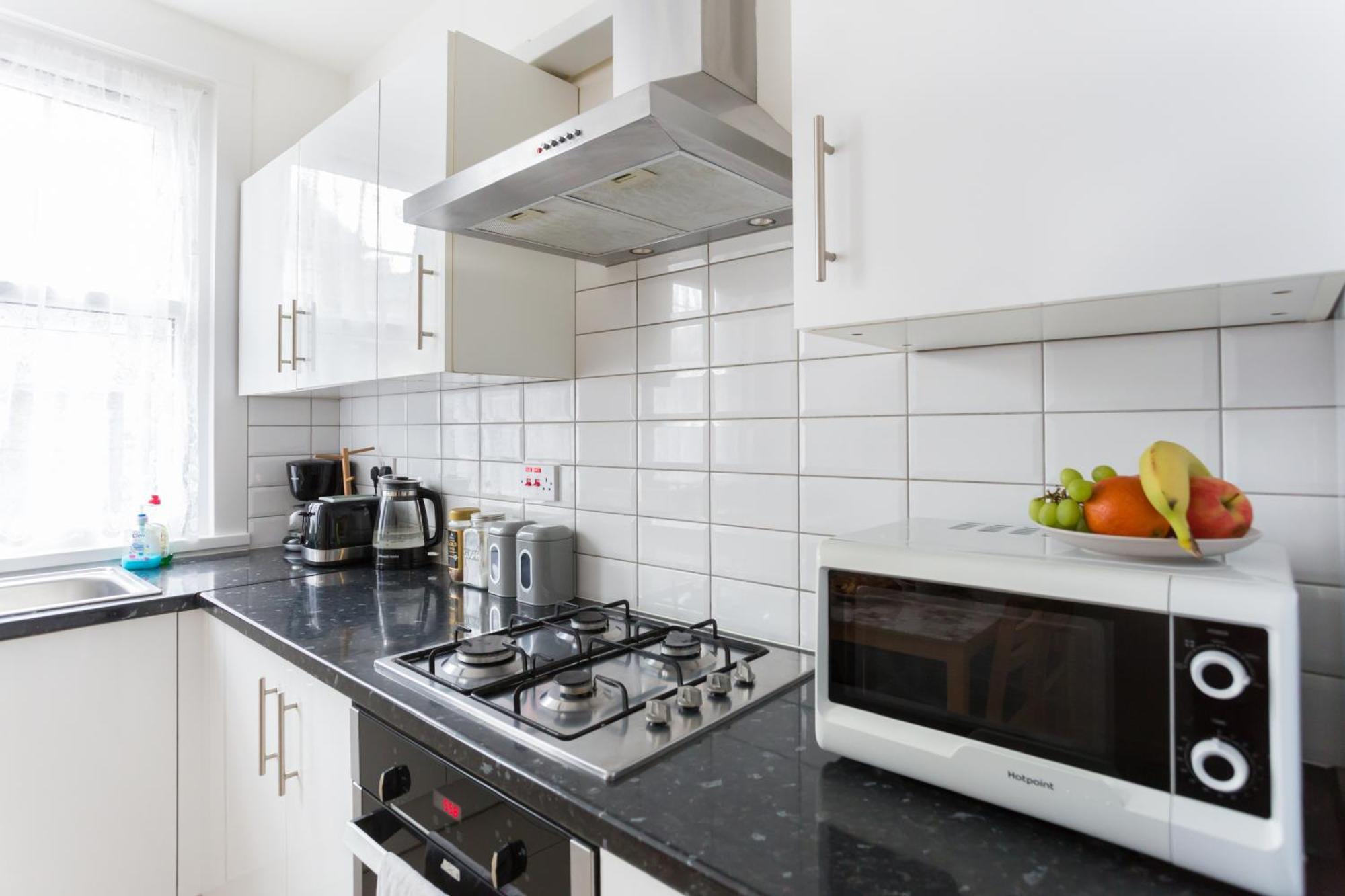 Casa vacanze Wood Budget - Next To Mall & Metro Station - 10 Min To Center *