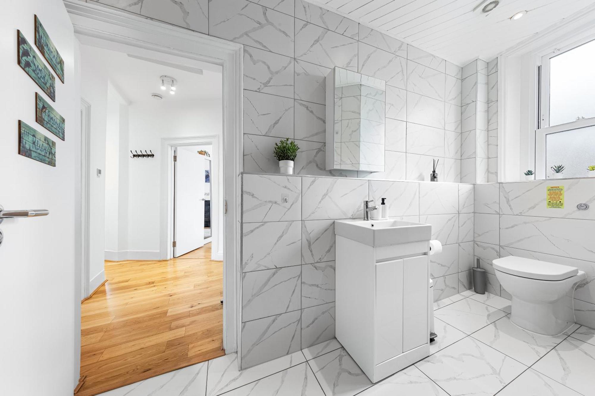 Stylish 3 Bedroom Serviced In Kings Cross Apartment