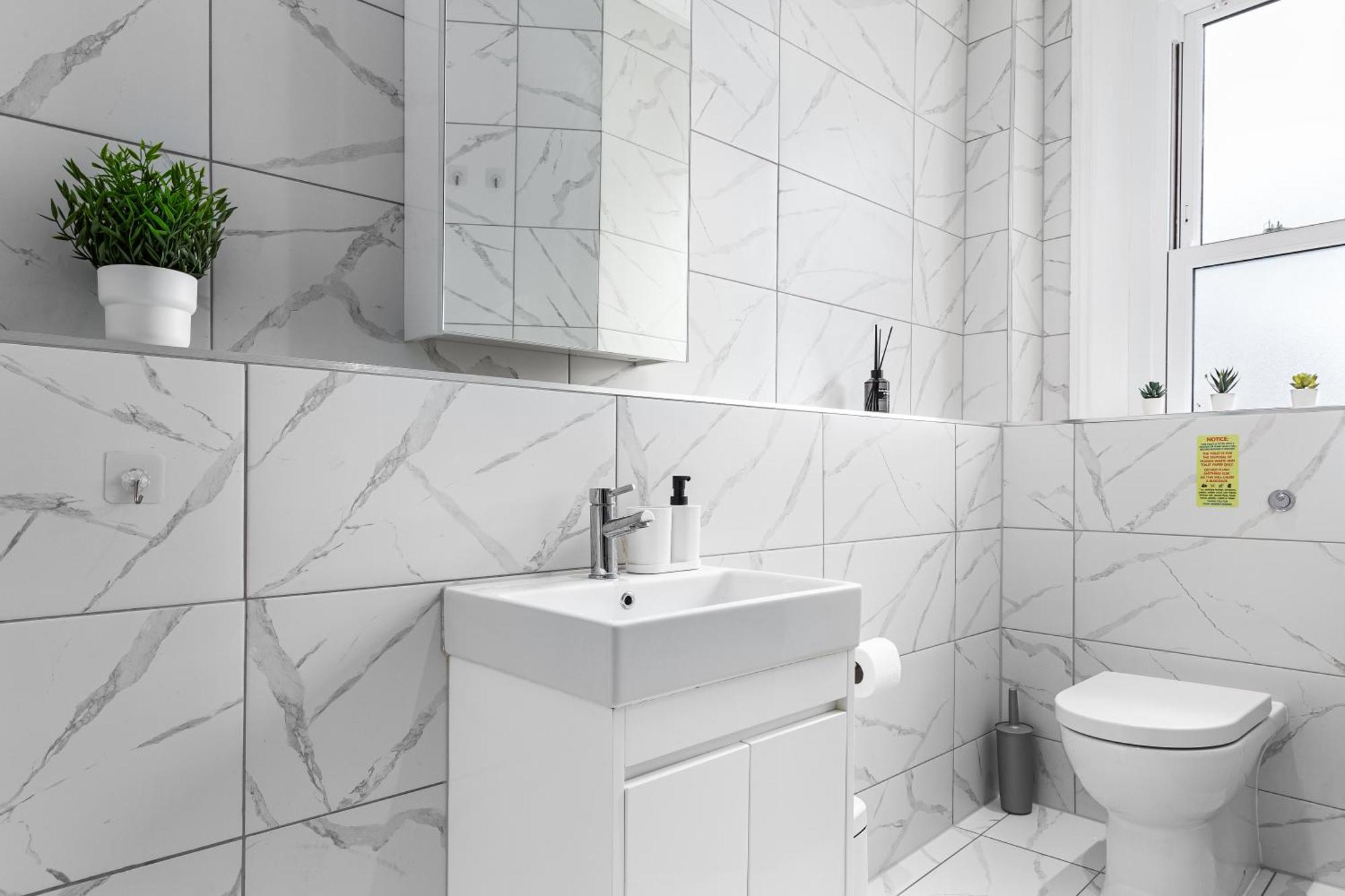 Stylish 3 Bedroom Serviced In Kings Cross Apartment *