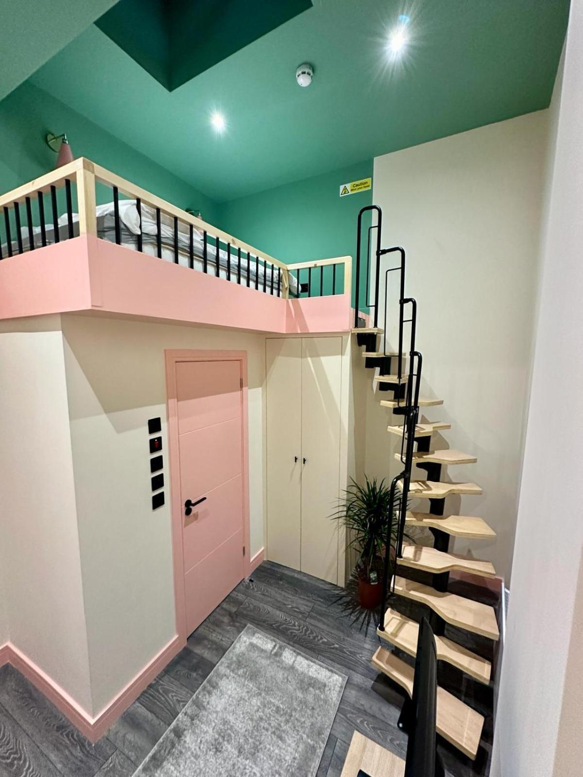 Pensionat Cozy En-suite Loft In Trendy Local