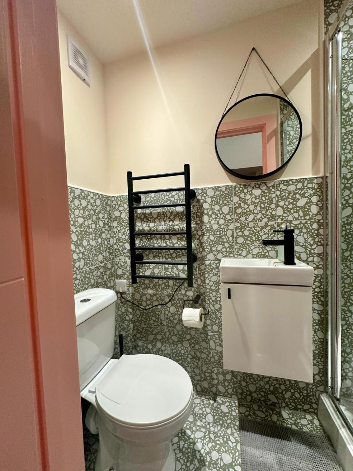 Pensionat Cozy En-suite Loft In Trendy Local