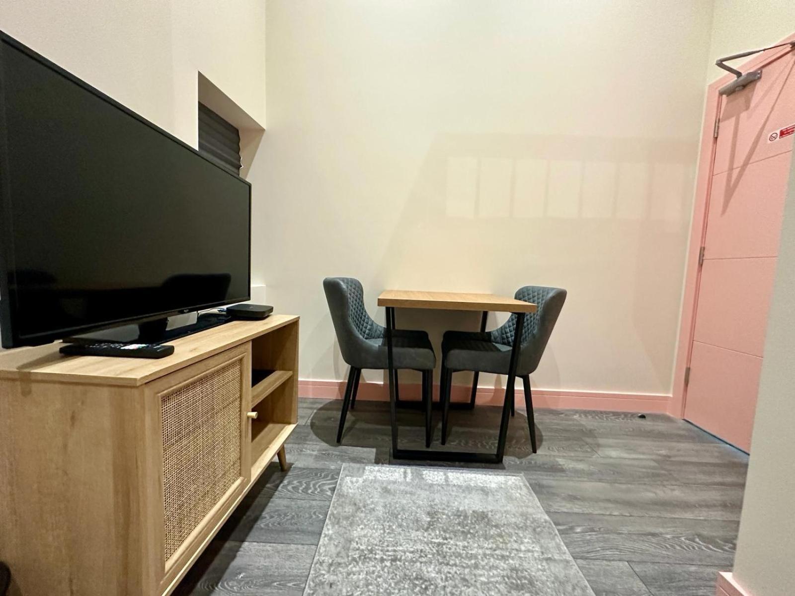 Pensionat Cozy En-suite Loft In Trendy Local *