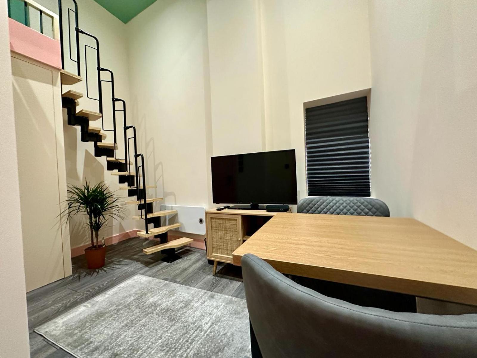 Pensionat Cozy En-suite Loft In Trendy Local *