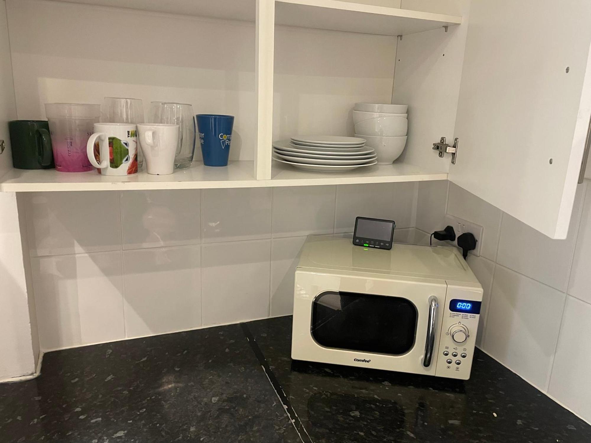 One Bedroom Flat Near Vauxhall Train Station * London