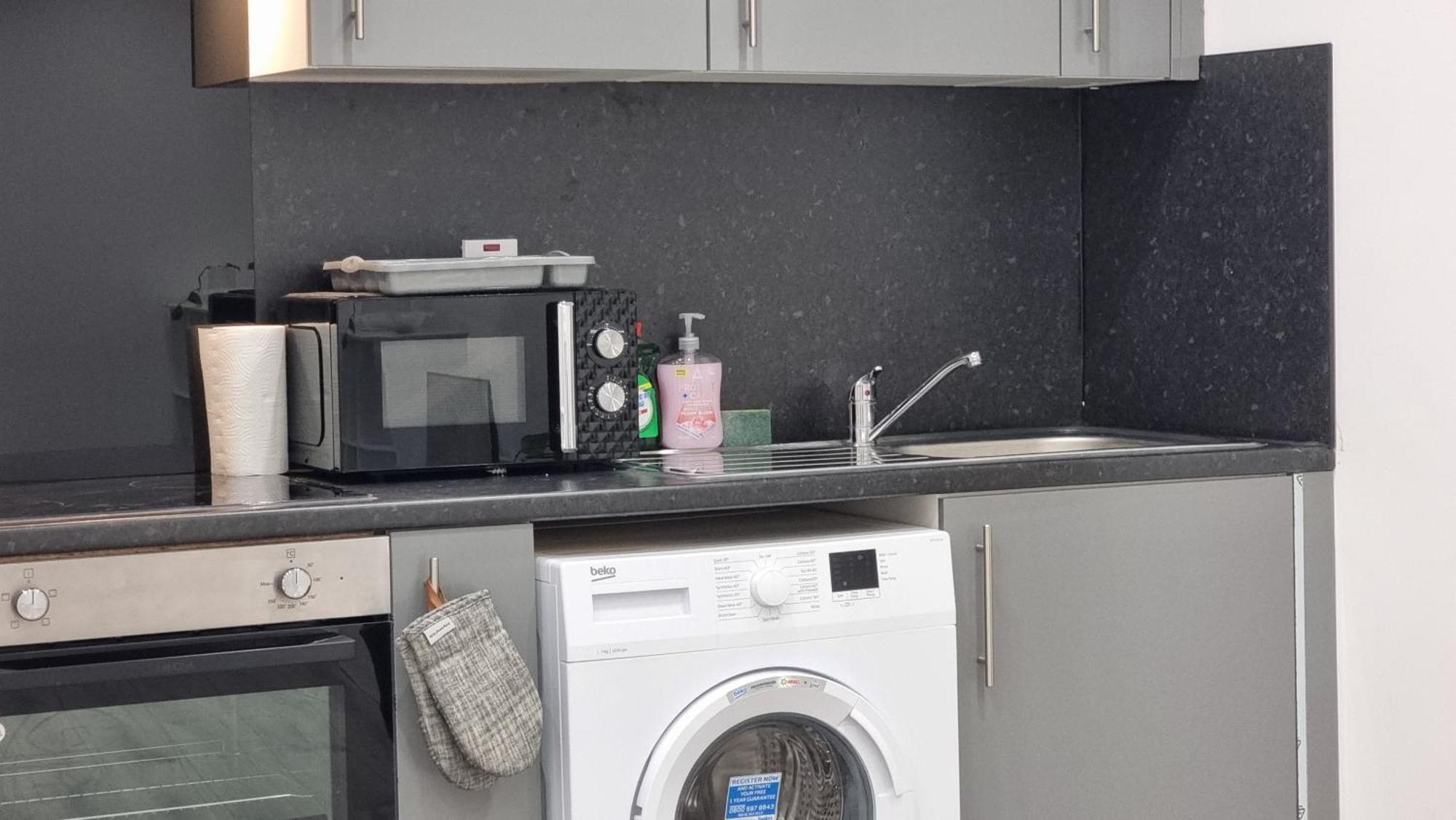 Brand New Flat Close To Turnpike Lane Tube Station Apartment London
