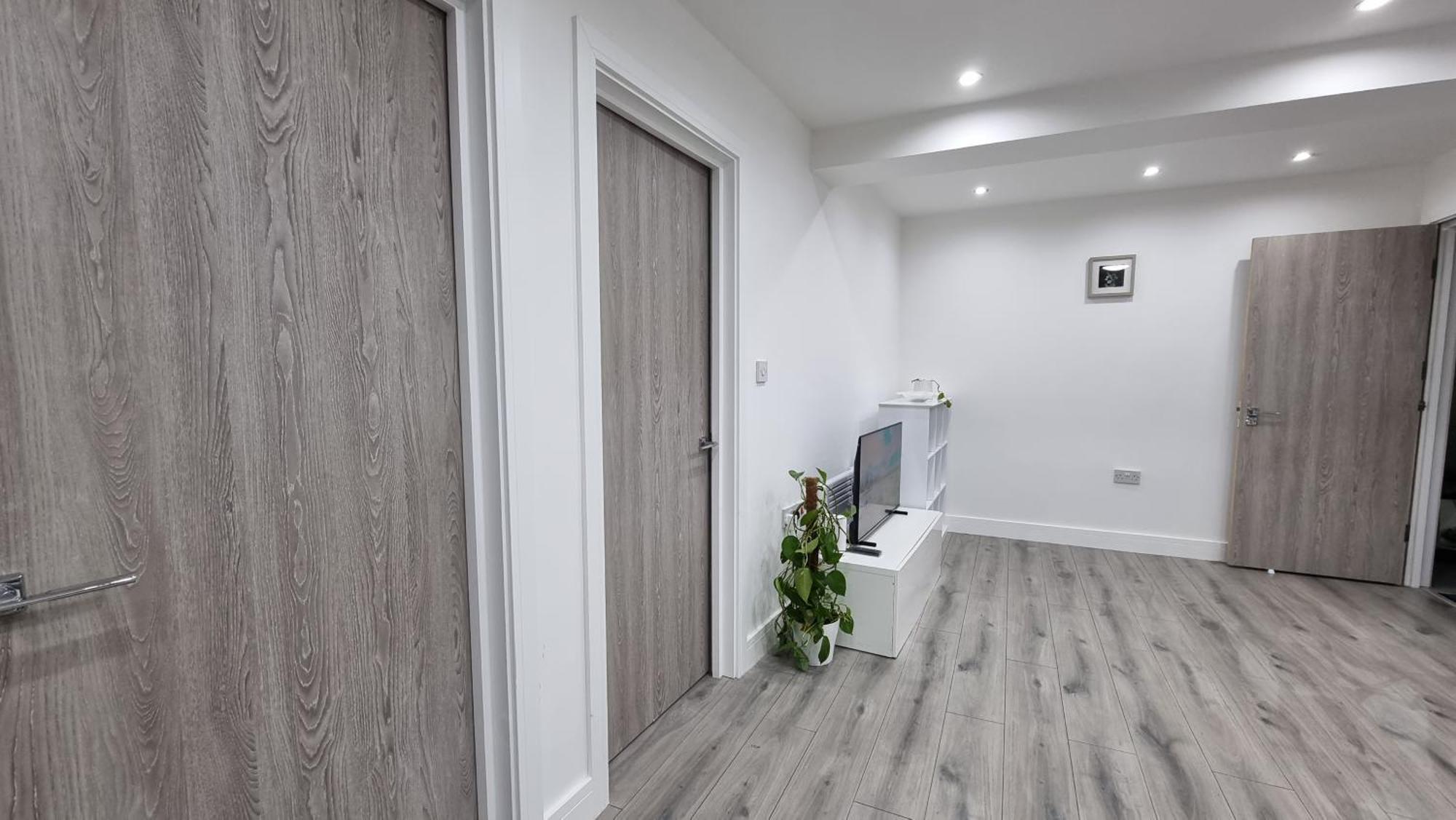 Brand New Flat Close To Turnpike Lane Tube Station Apartment