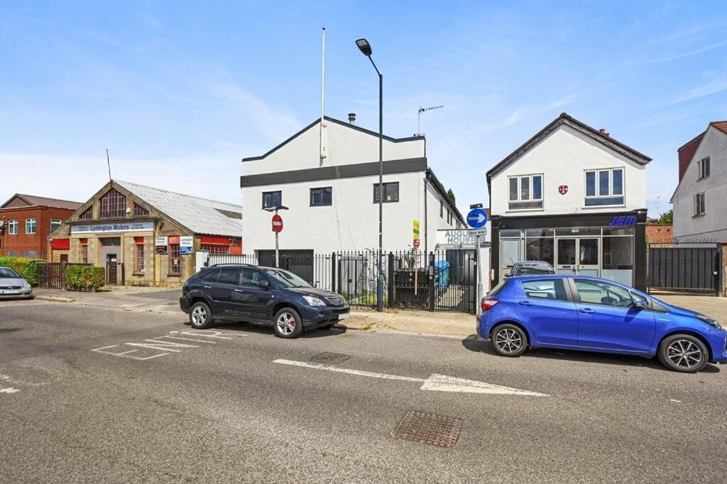 Beautiful New 2 Bed Flat - 5 August House *