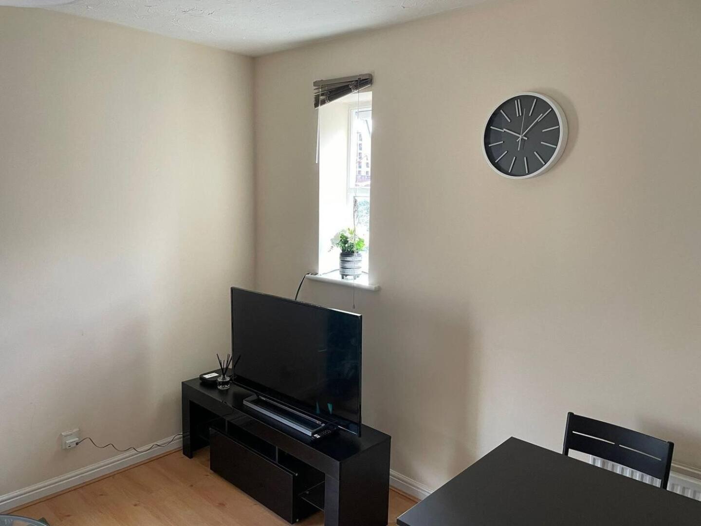 4min Walk Uni Of East 1br London