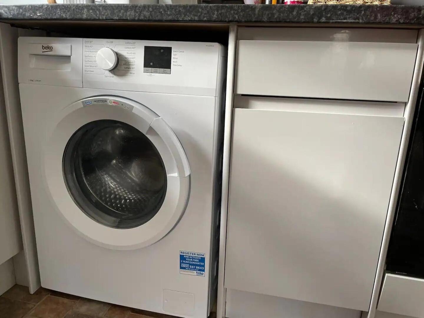 4min Walk Uni Of East 1br * London
