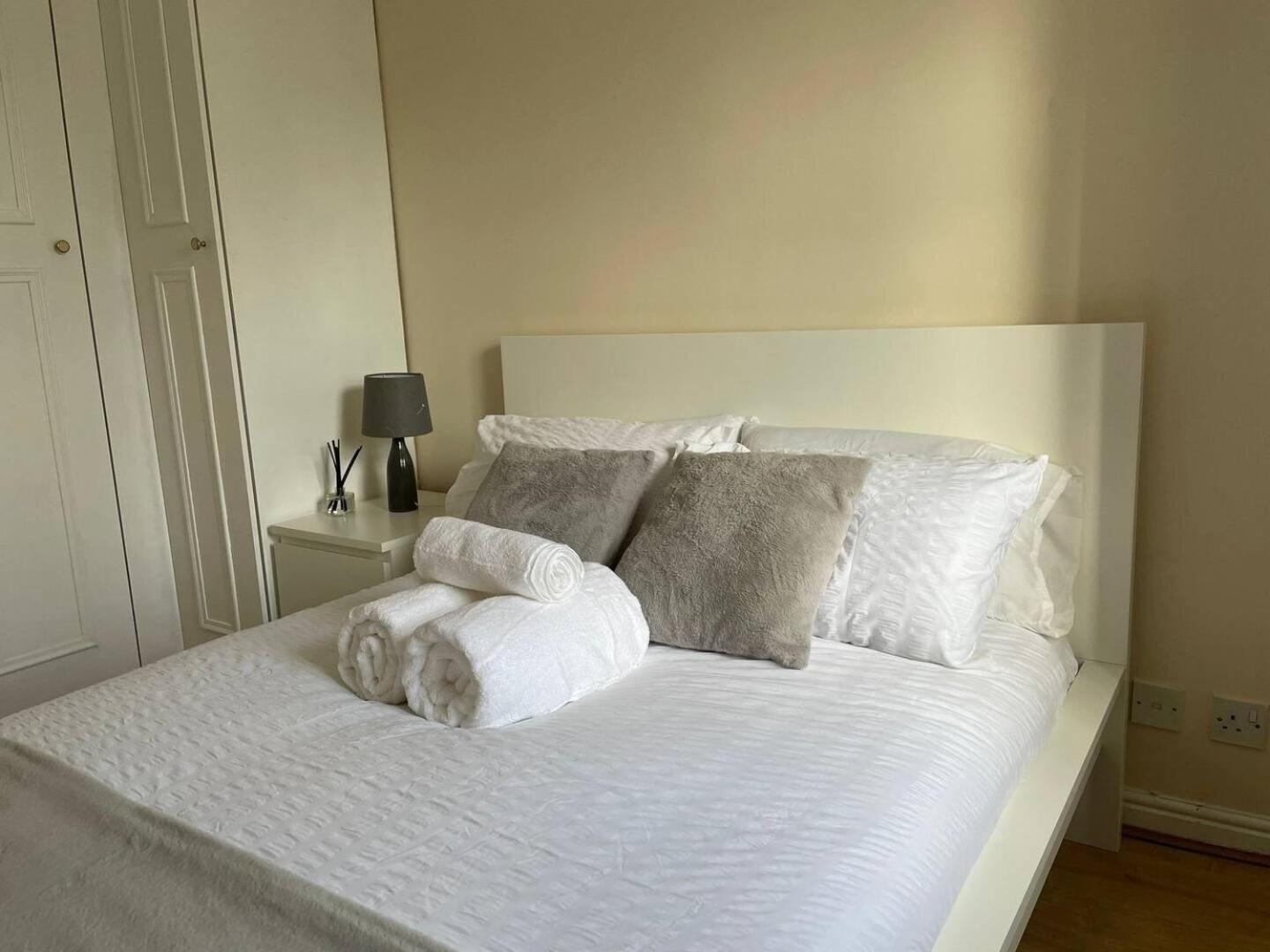 4min Walk Uni Of East 1br * London