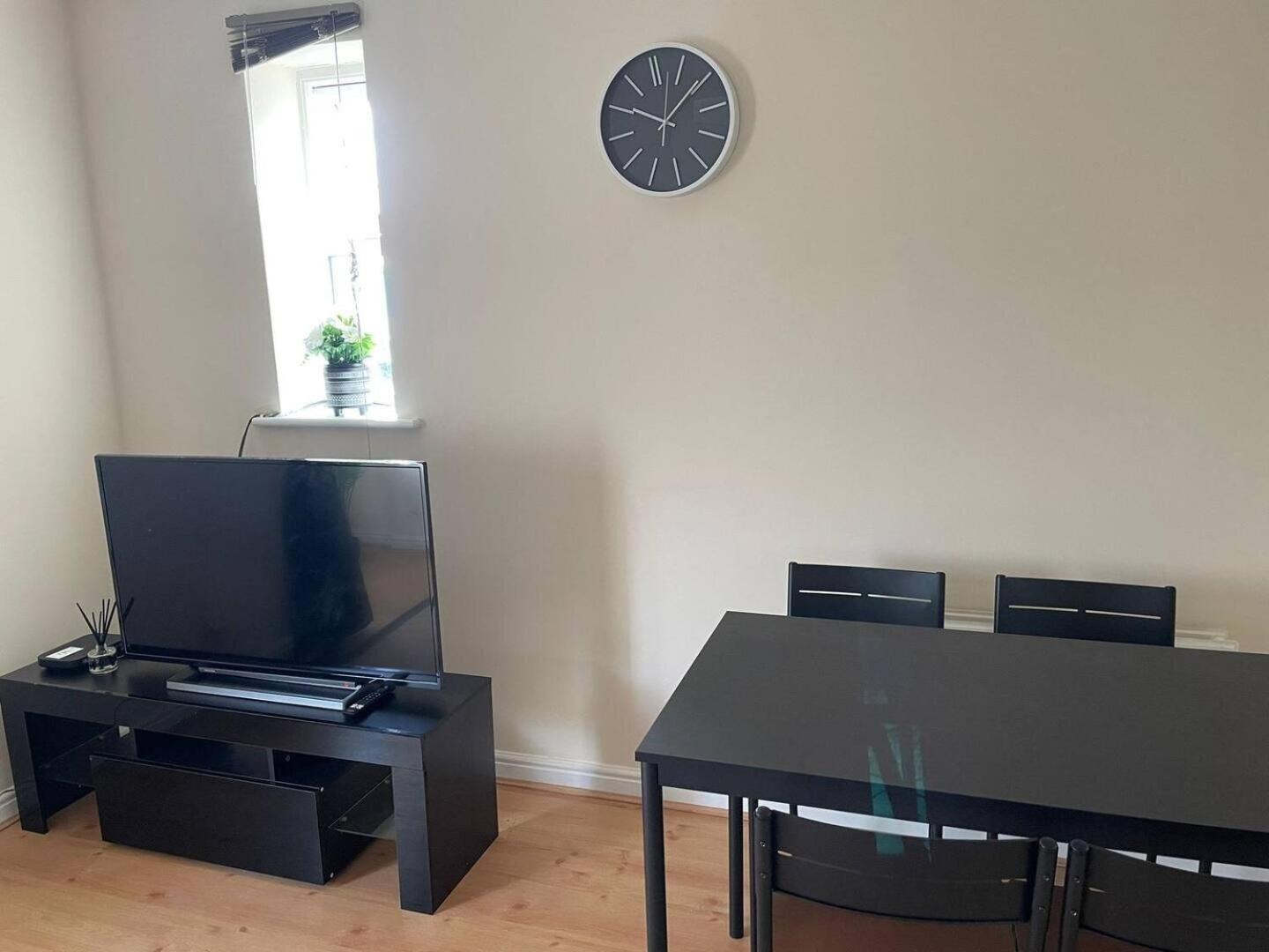 4min Walk Uni Of East 1br London