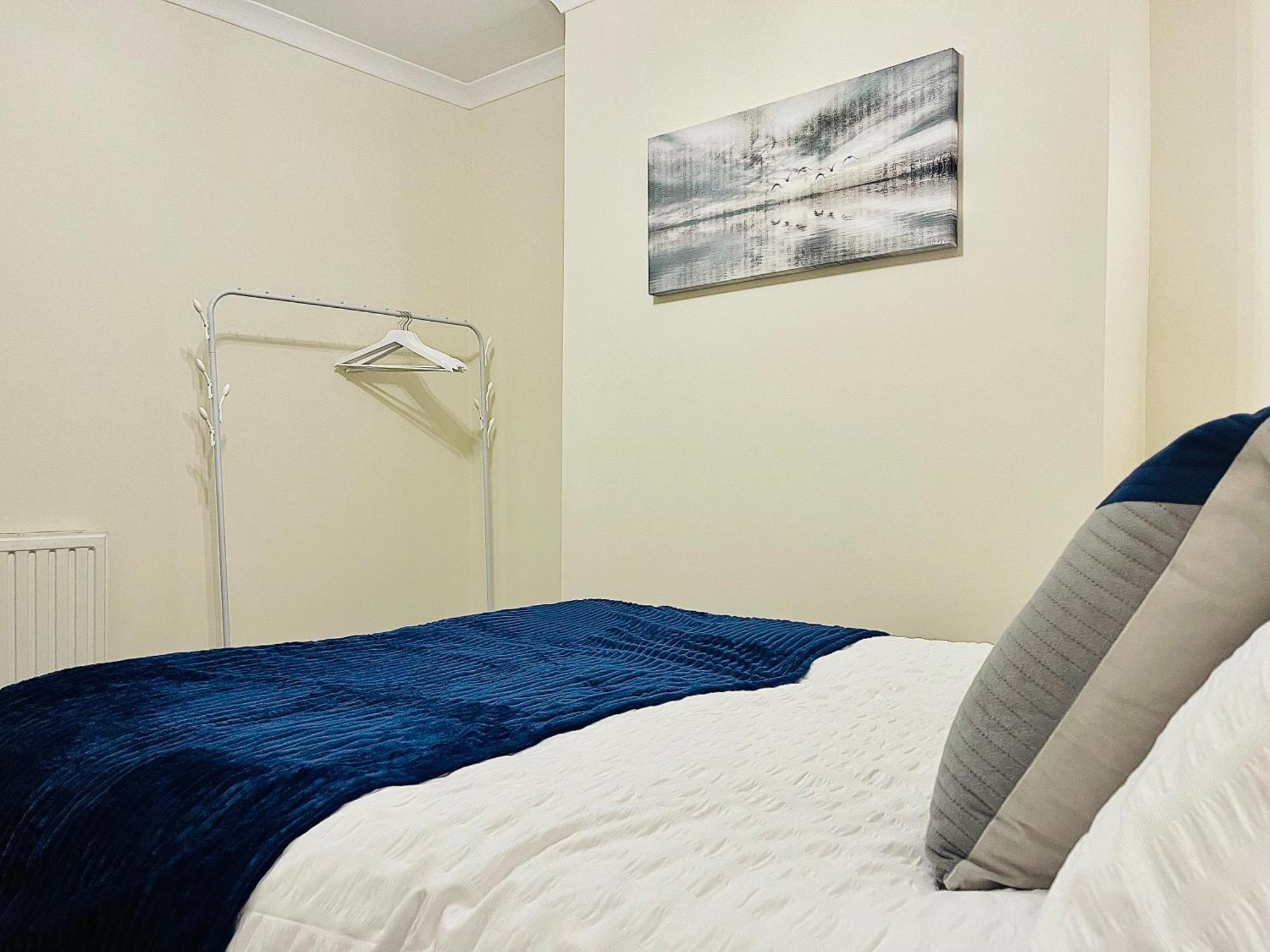 2 Bedroom Flat In * Londres