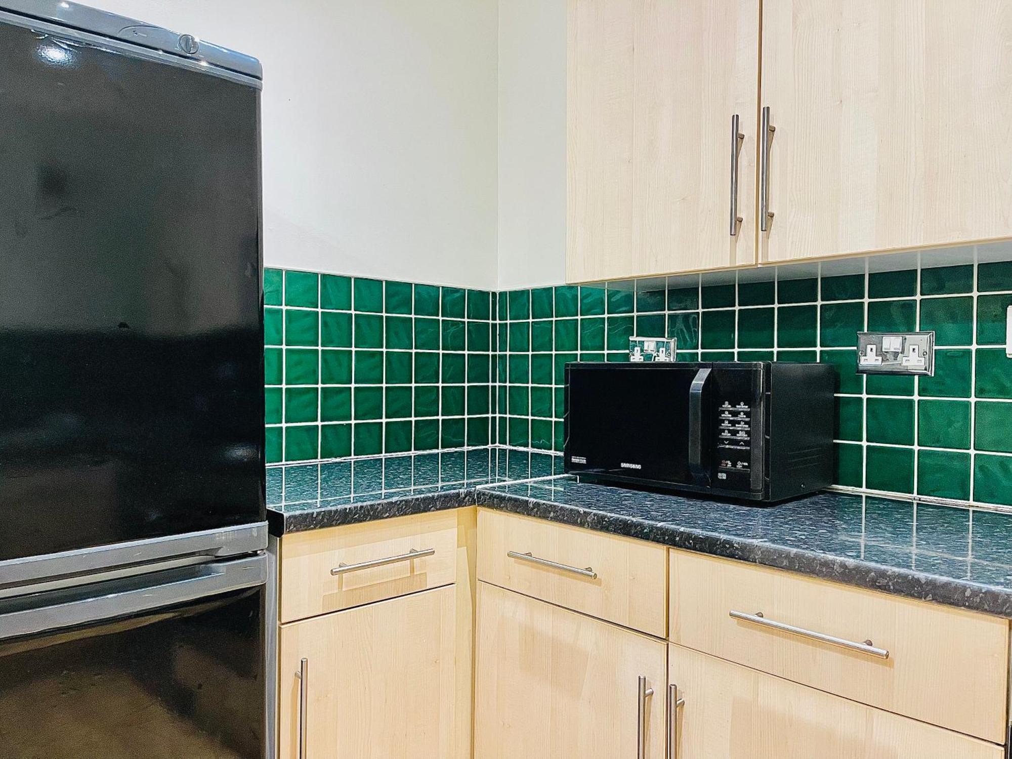 Apartment 2 Bedroom Flat In London