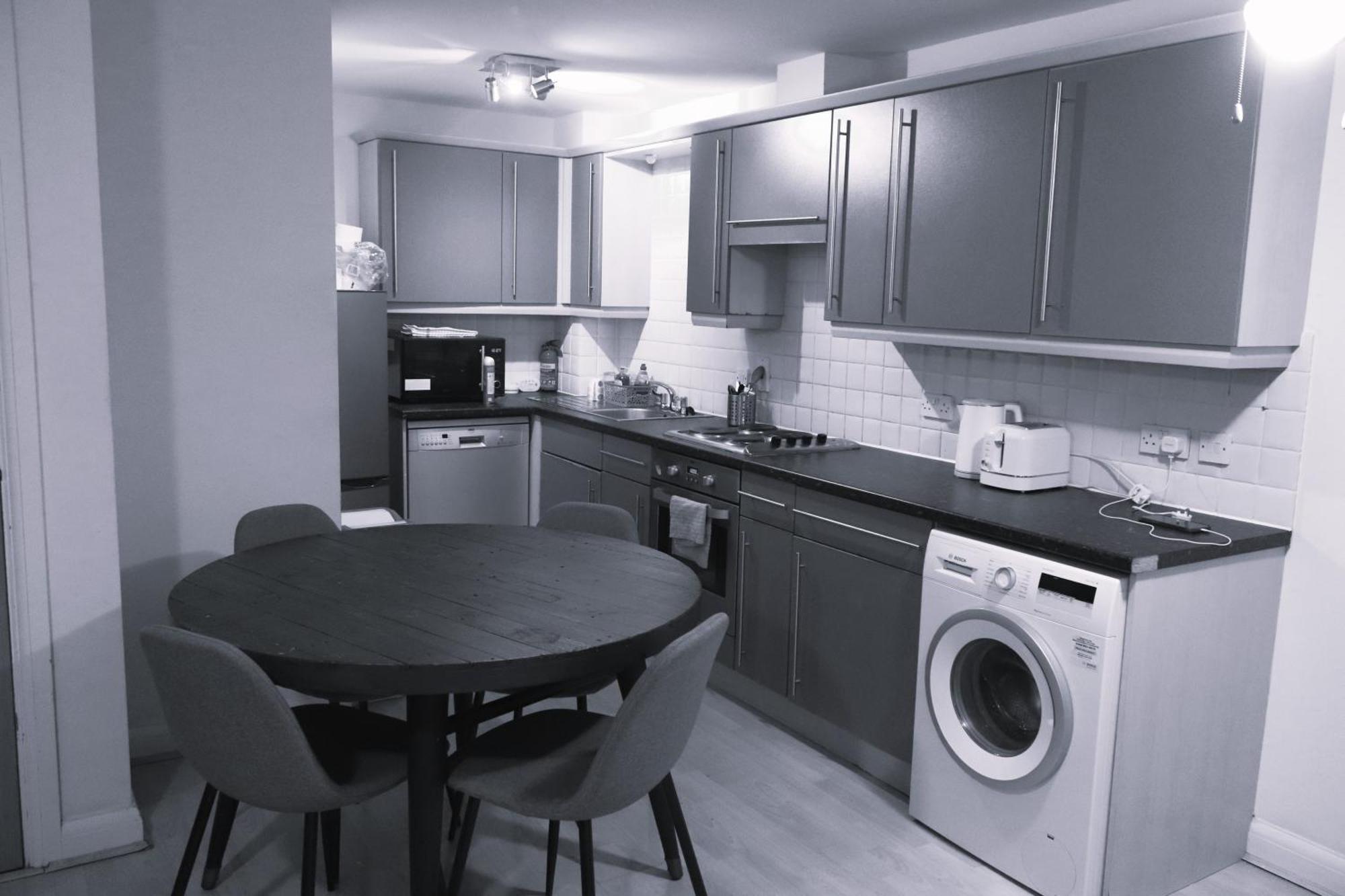 Affordable Double In Near Elephant And Castle Station * London