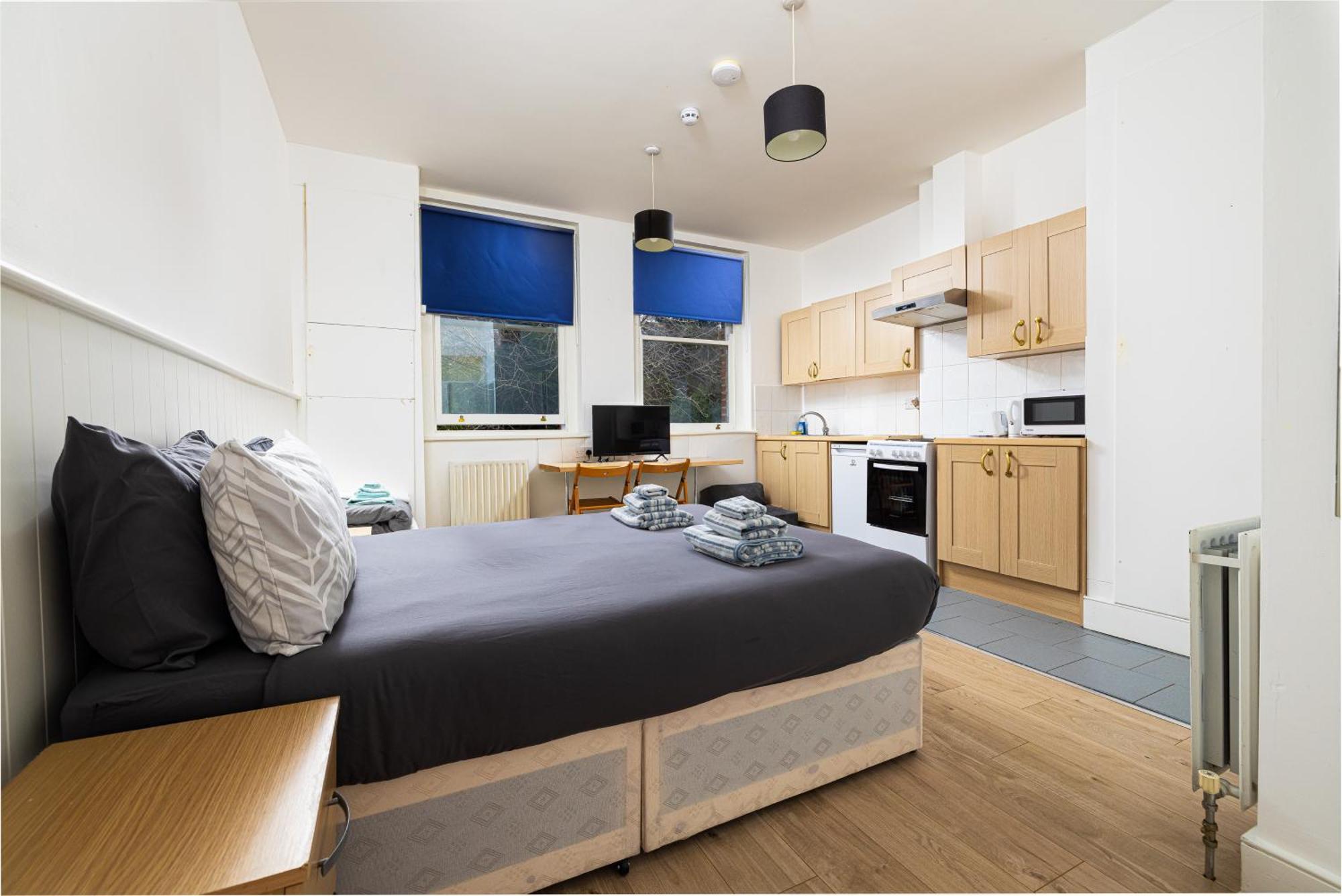 Large On Finchley Road 10 Apartment London