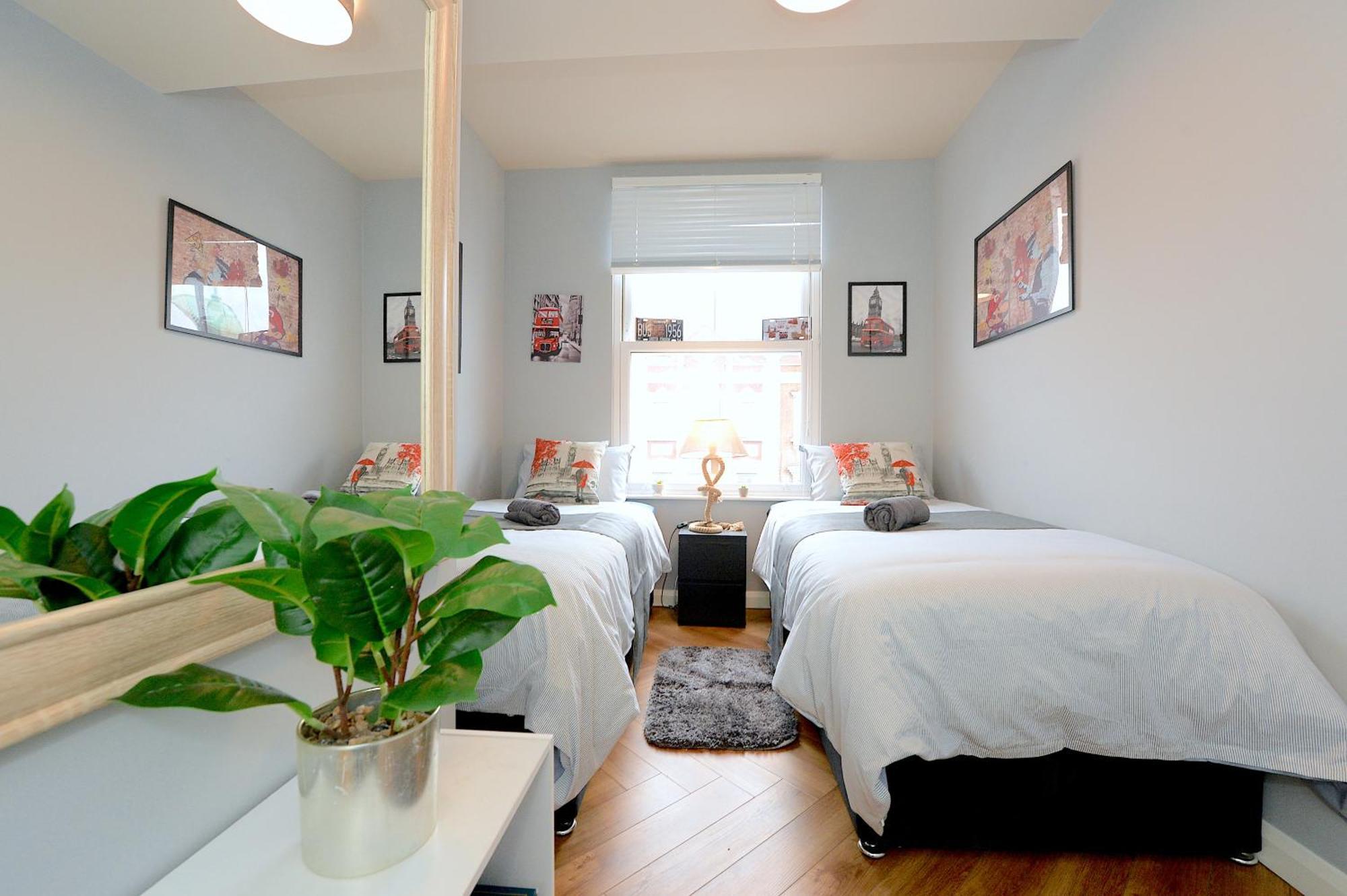 2 Bedroom Flat In Wood Piccadilly Line Appartement Londres