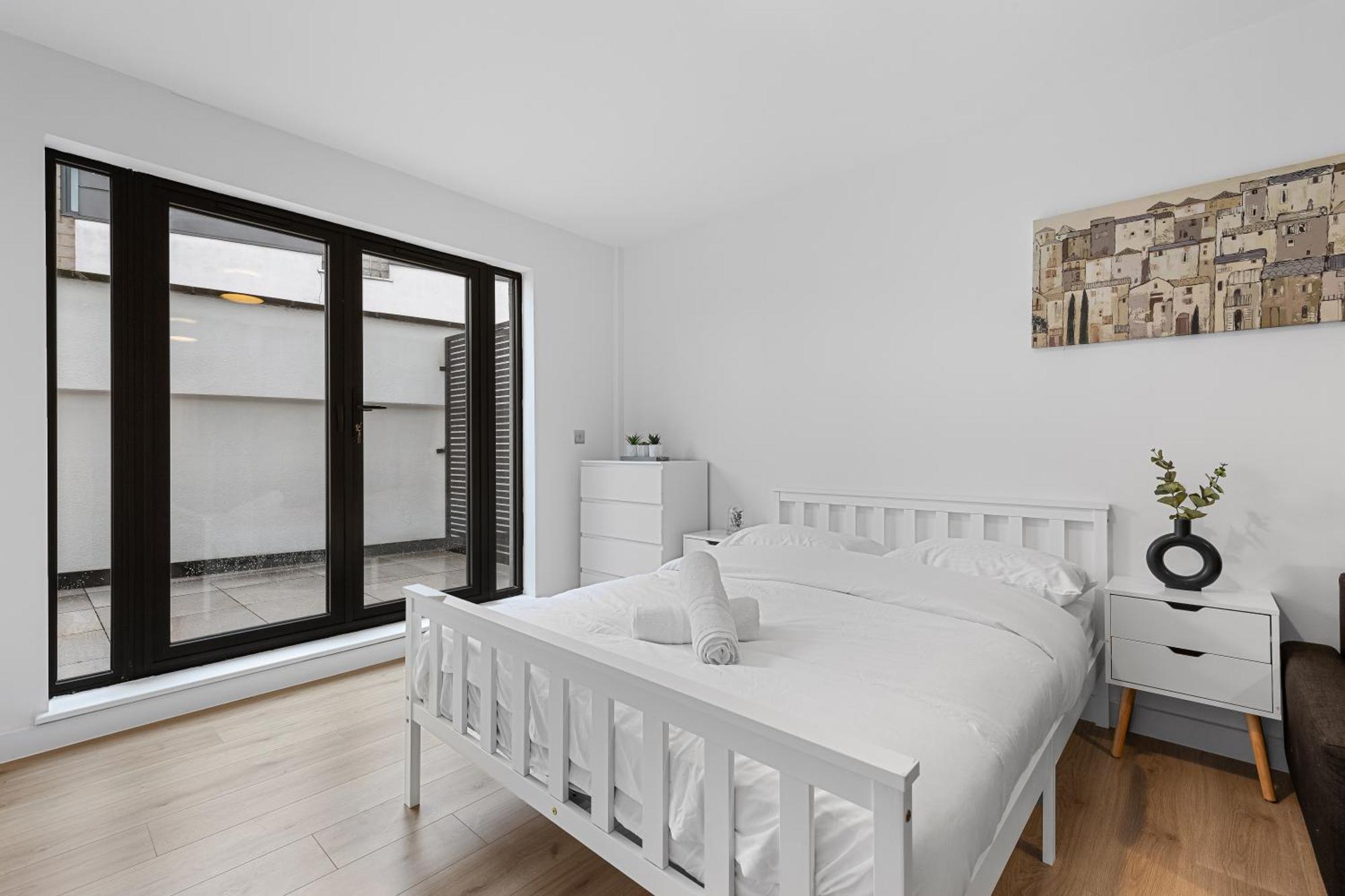 Apartment 3 Bedroom Sleep12 In Mr2 *