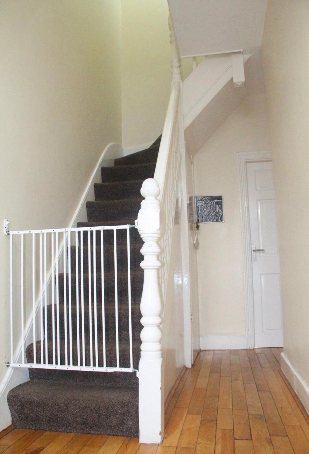 3 Bedroom House,4beds, 2 Baths Ilford ,12 Mins To Stratford London