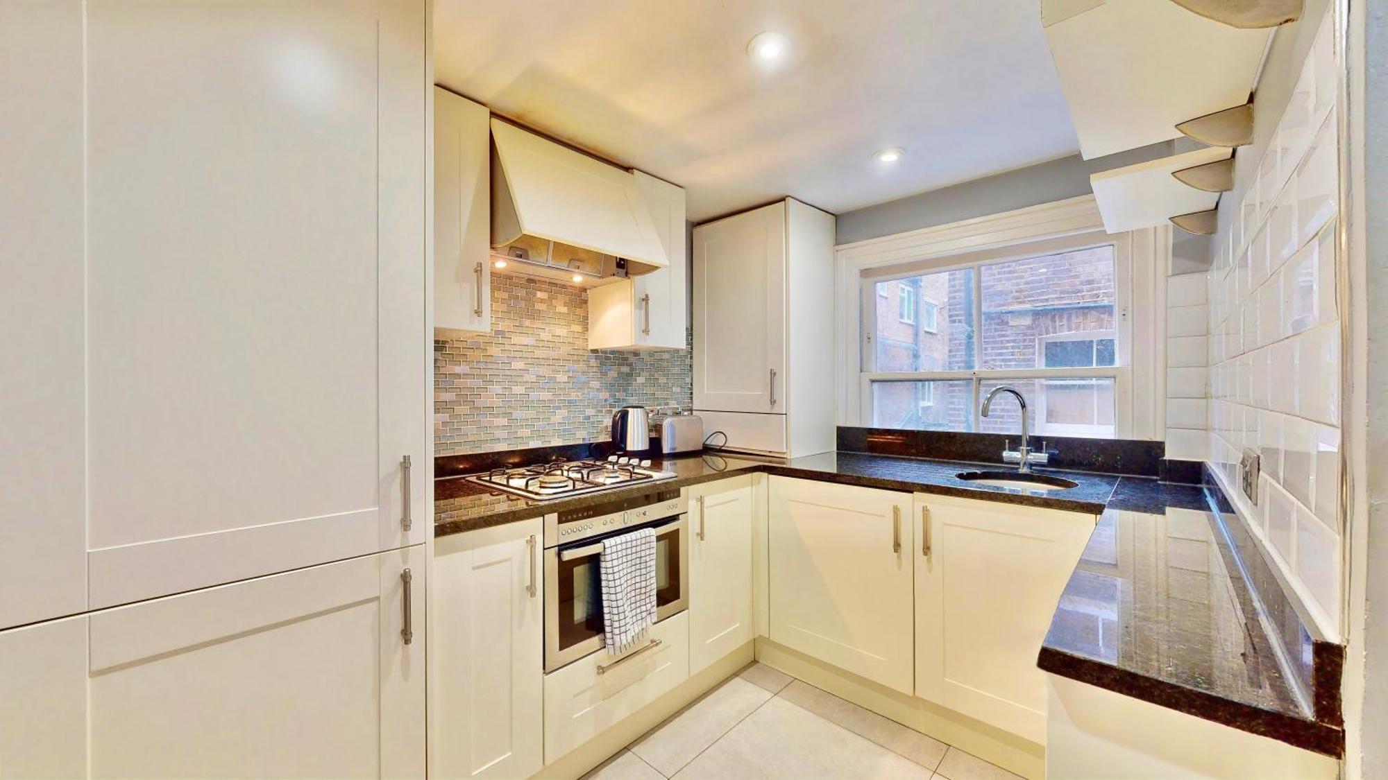 Apartment Bright & Spacious West Gem London
