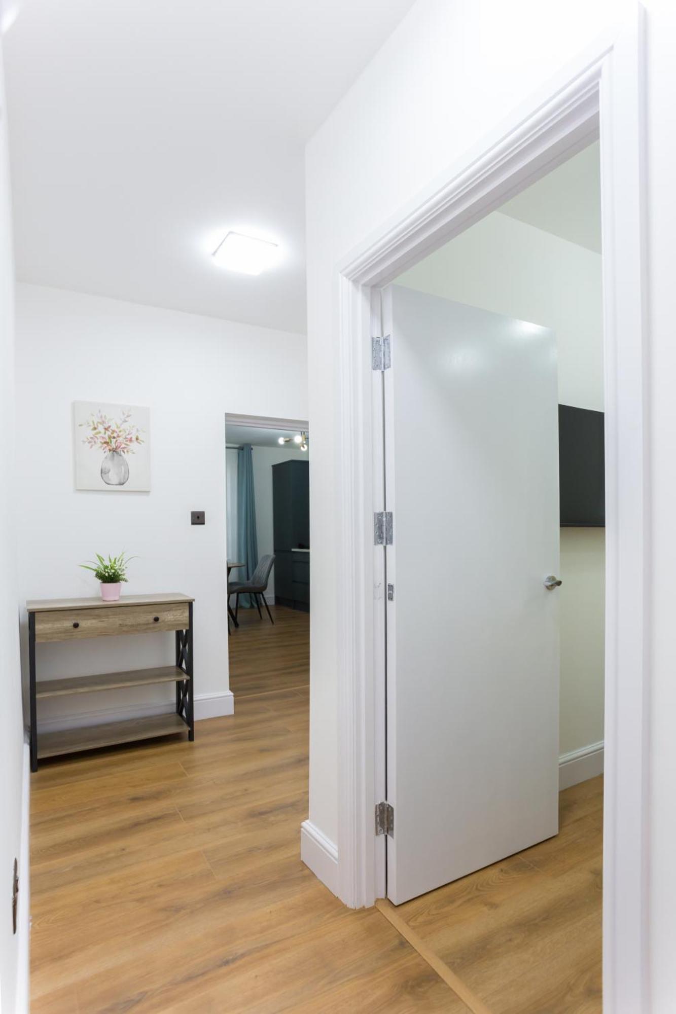 Lejlighed Centre One Bedroom Next To Station, Newly Renovated