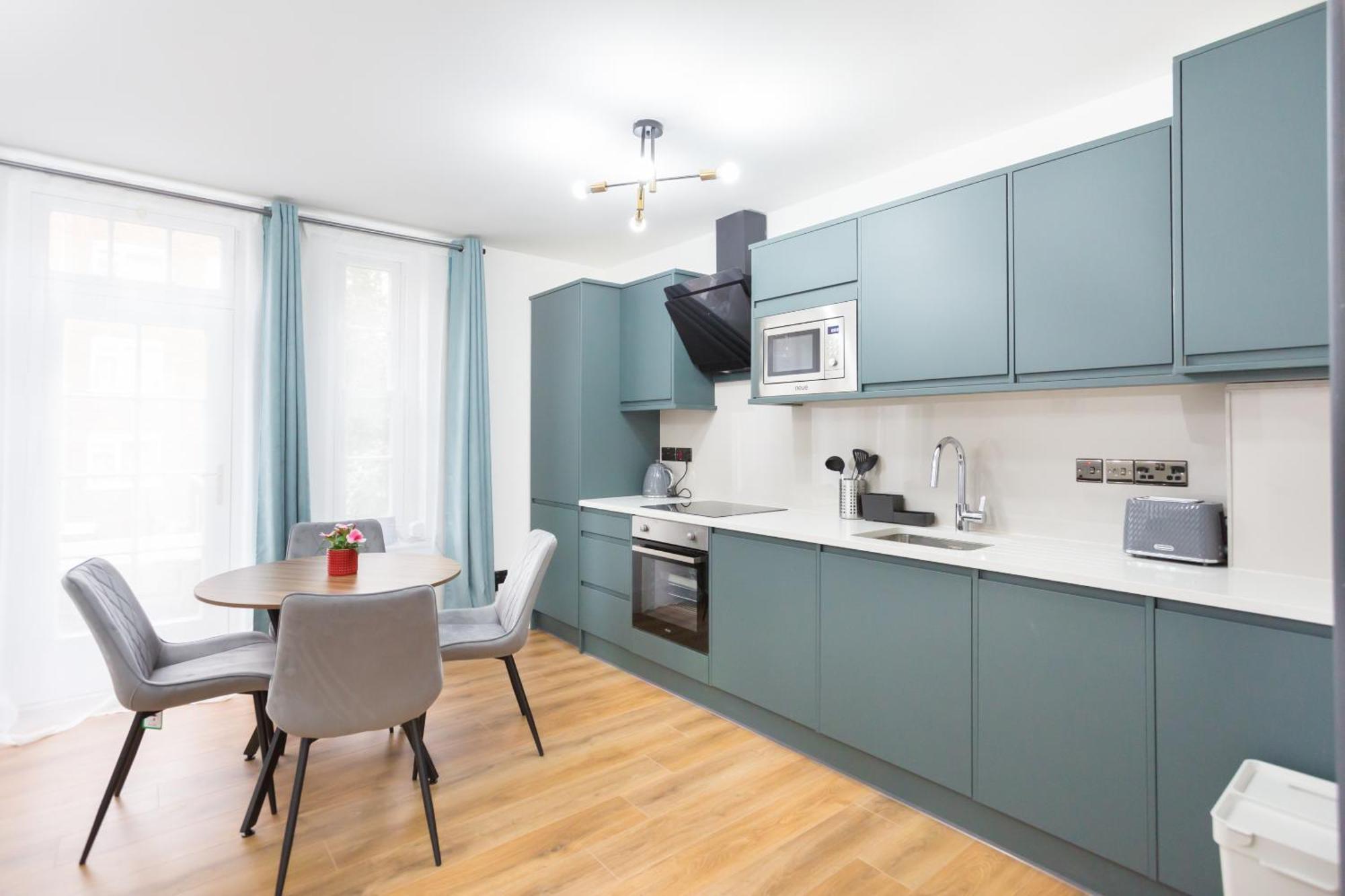Centre One Bedroom Next To Station, Newly Renovated Lejlighed London